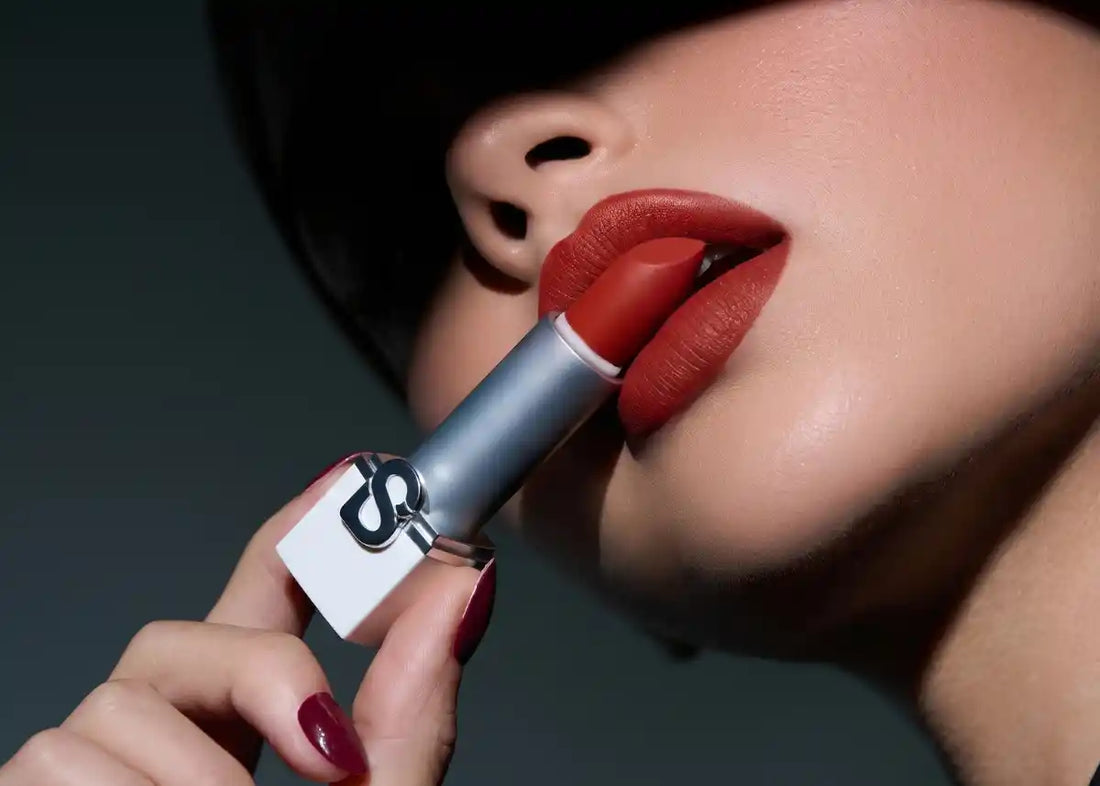 Lipstik Warna Merah