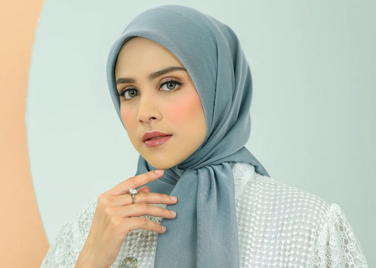 Wajib Punya! Ini Warna Jilbab yang Cocok dengan Baju Warna Putih