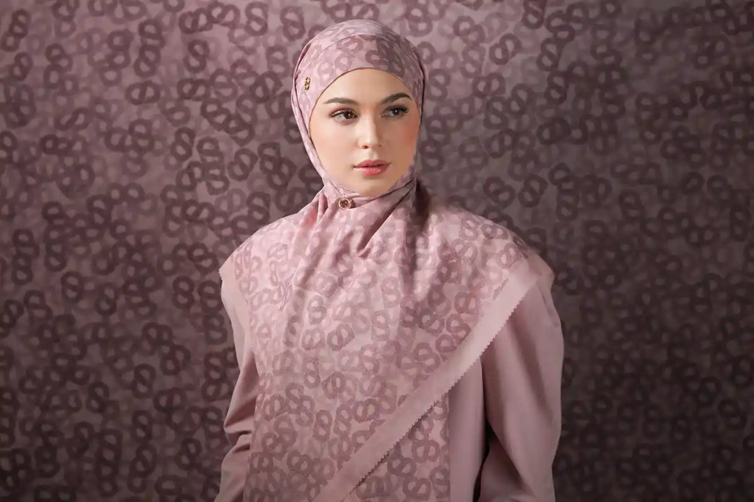 Mengenal Tie Back Square: Variasi Jilbab Instan untuk Tampilan Rapi dan Praktis