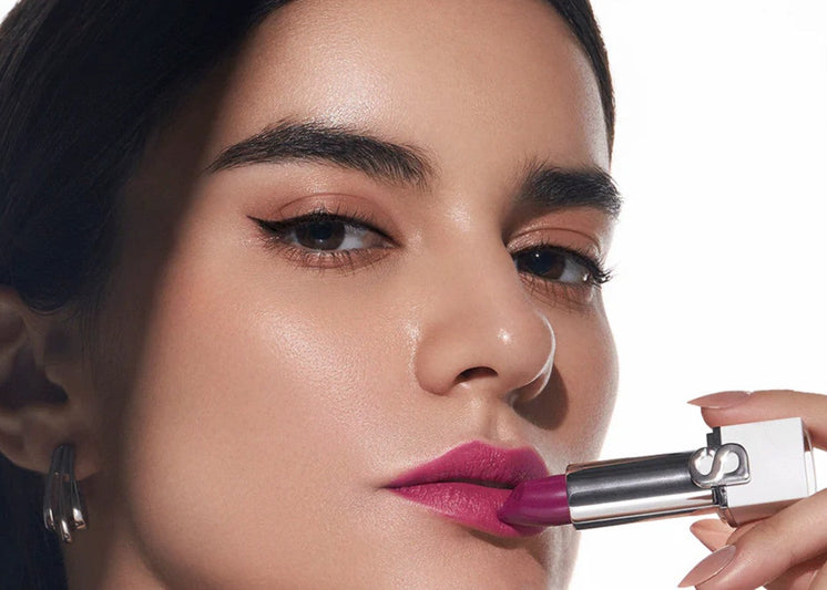 Daftar Warna Lipstik yang Cocok untuk Kulit Kuning Langsat