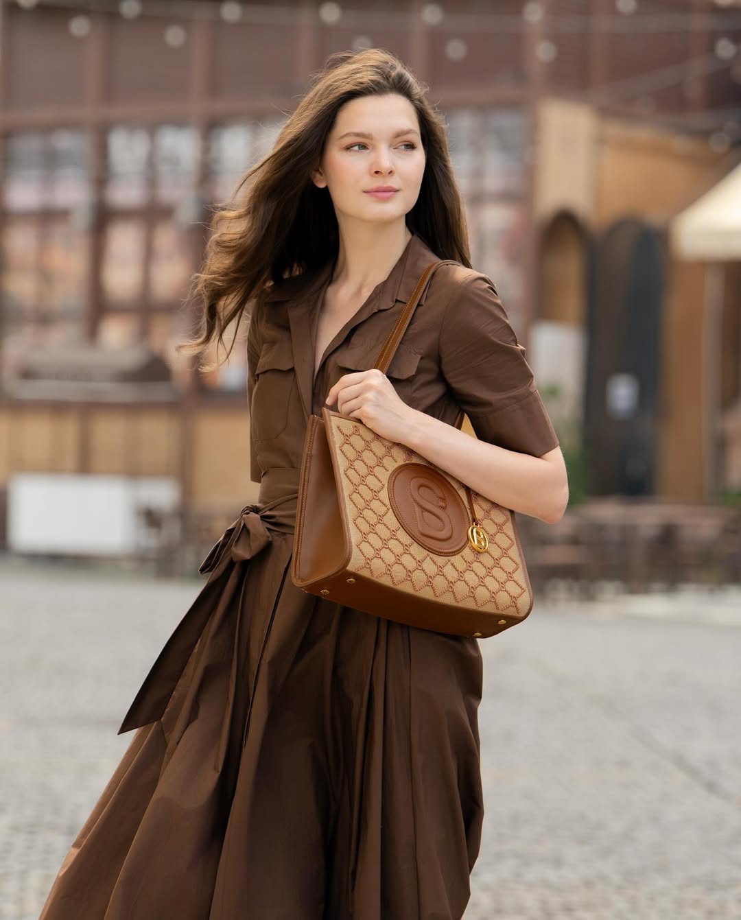 Apa Itu Tote Bag? Ini Arti, Fungsi &  Rekomendasi Produknya