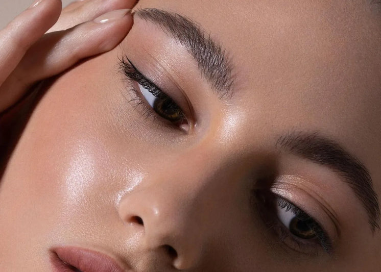 Kesalahan yang Sering Dilakukan Saat Gambar Alis