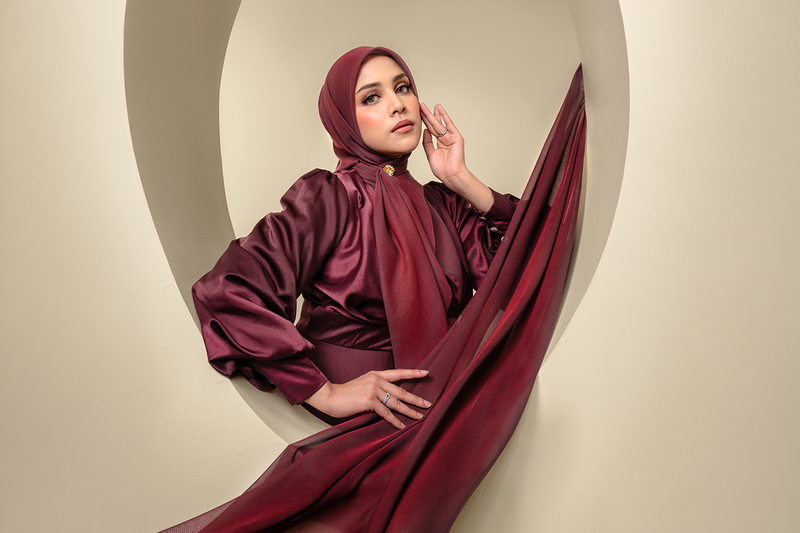 Cek Pilihan Terbaik Jilbab Segi Empat Polos Premium dari Buttonscarves!