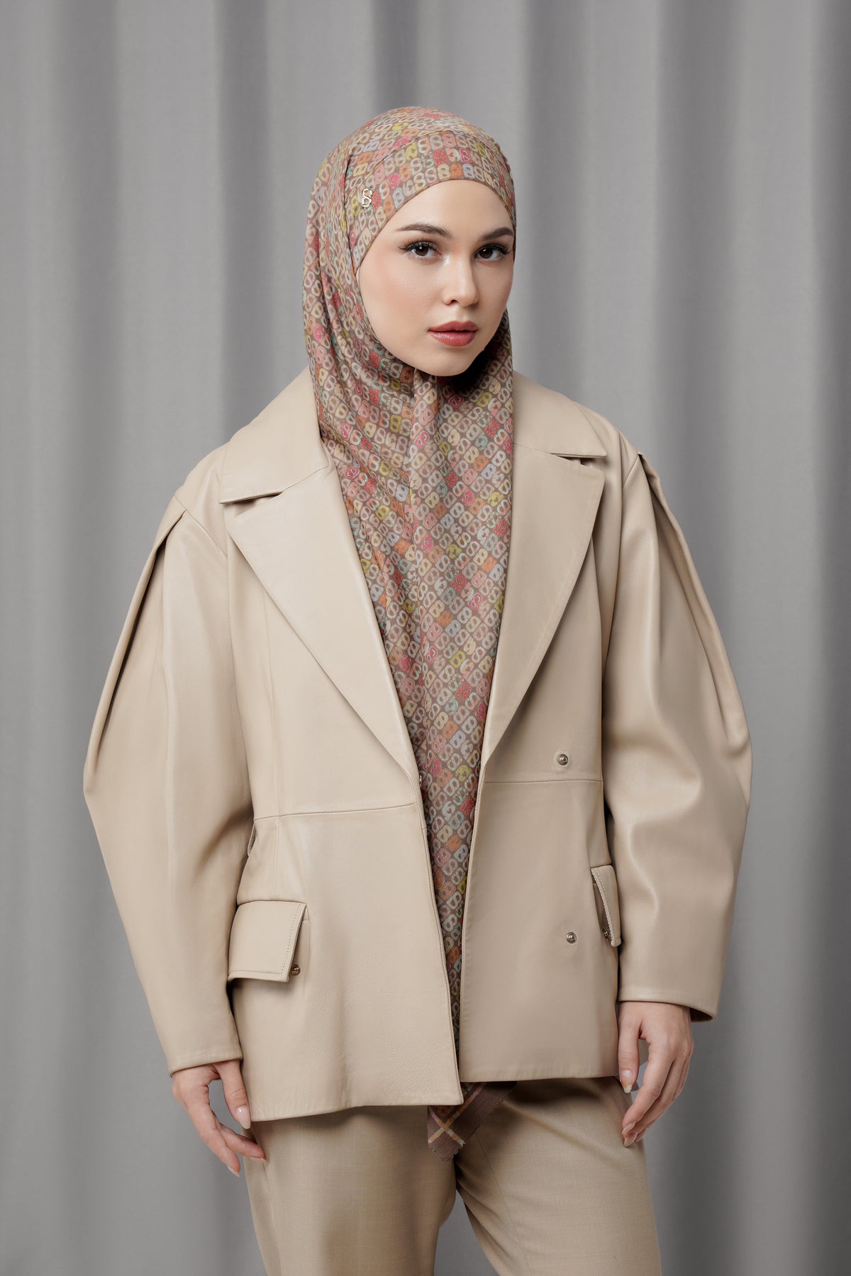 Nagita Tie Back Square - Chestnut