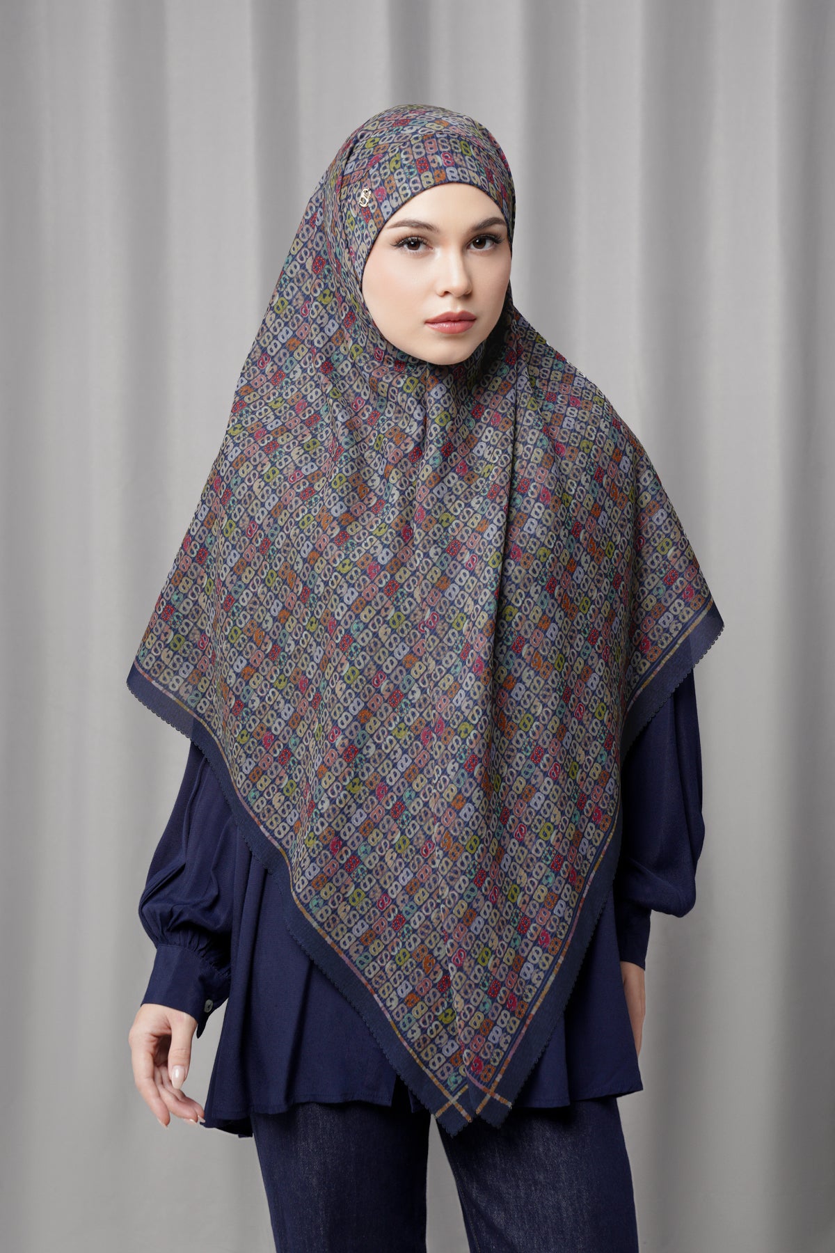 Nagita Slavina Tie Back Square - Midnight