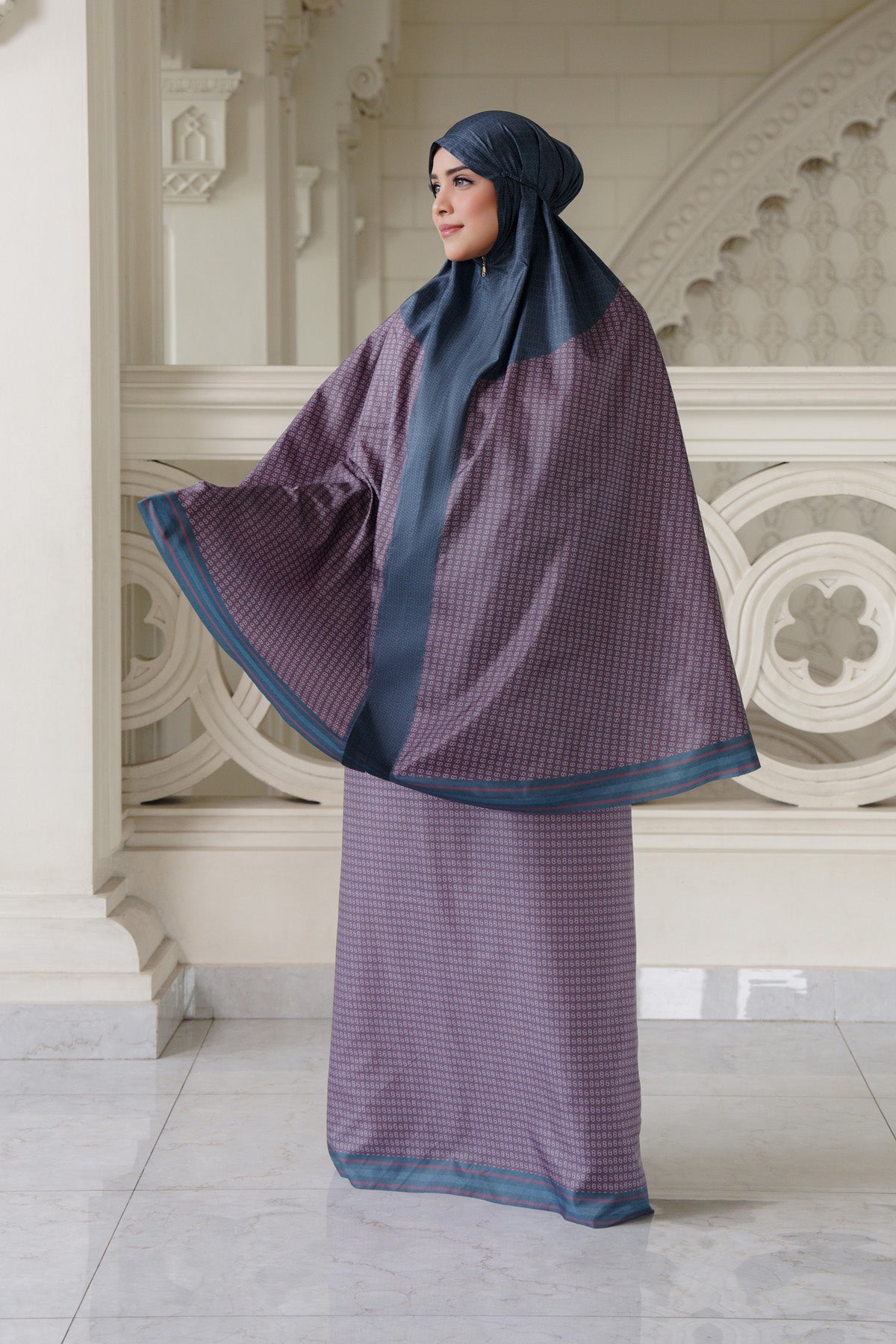 Linka Two Tone Capsule Prayer Robe - Berry
