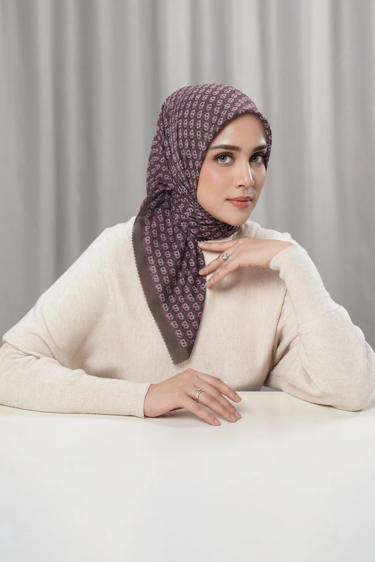 Axis Square - Raisin