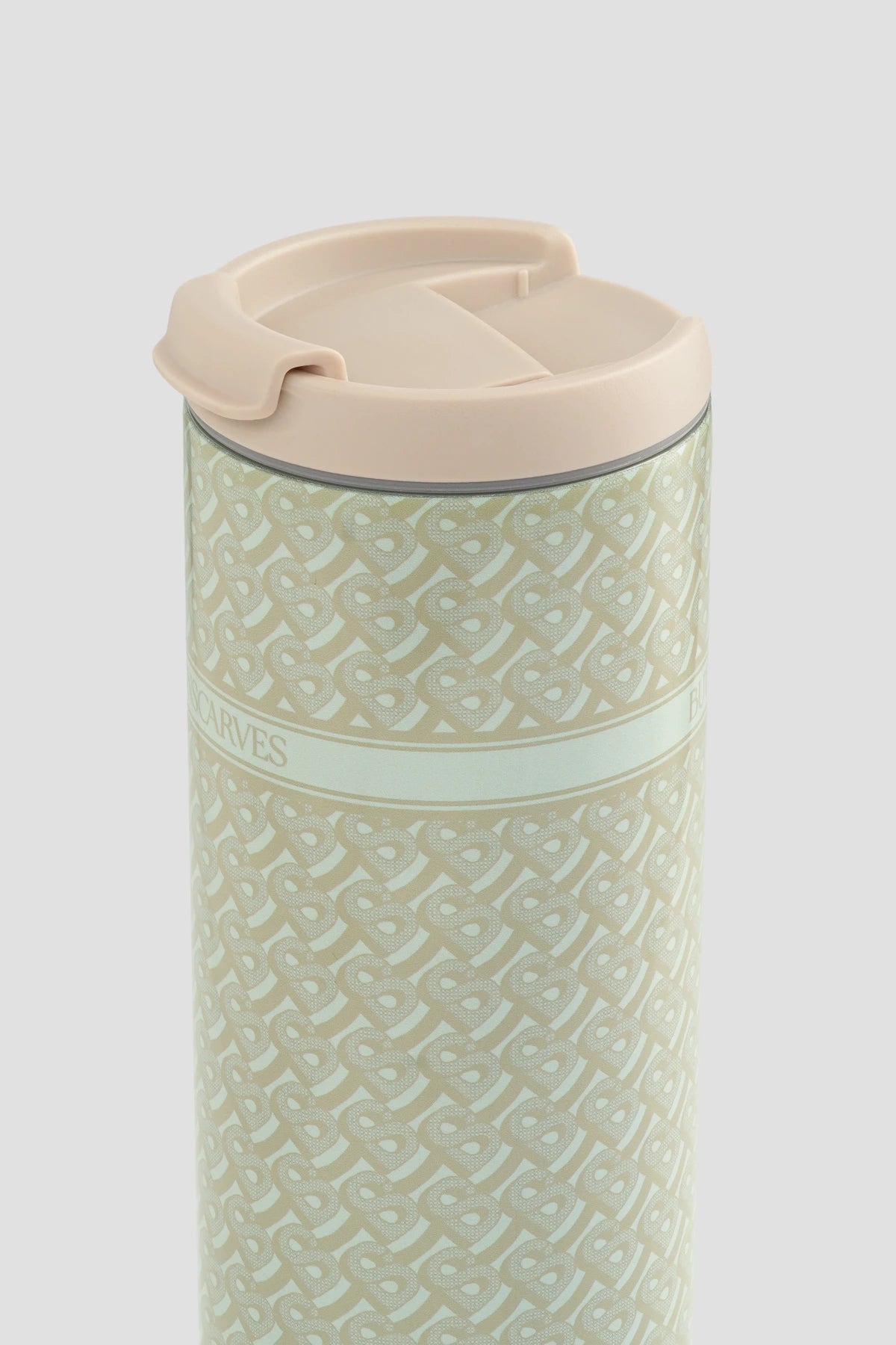 bimu tumbler 17 oz in beige by buttonscarves cap detail