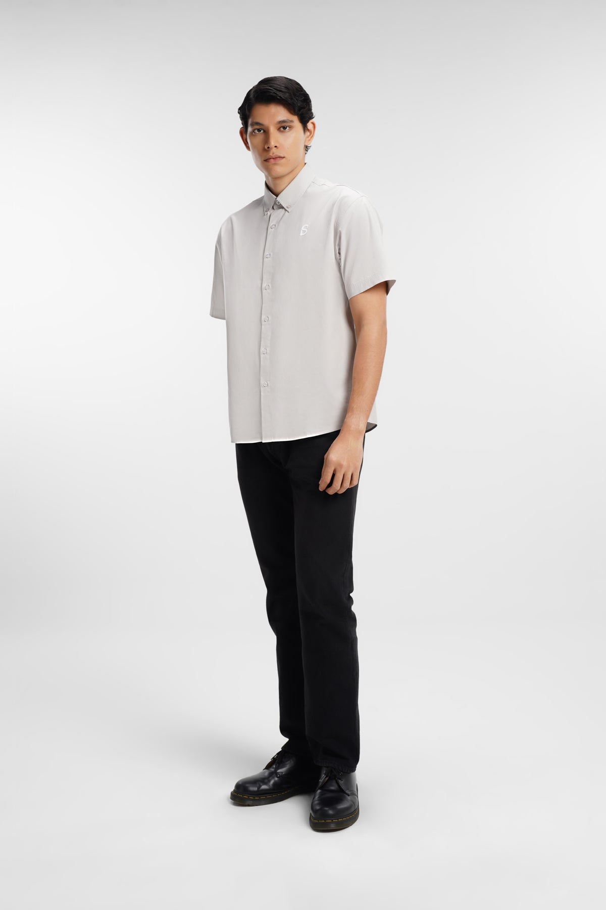 everyday men short sleeve shirt in grey by buttonscarves front view