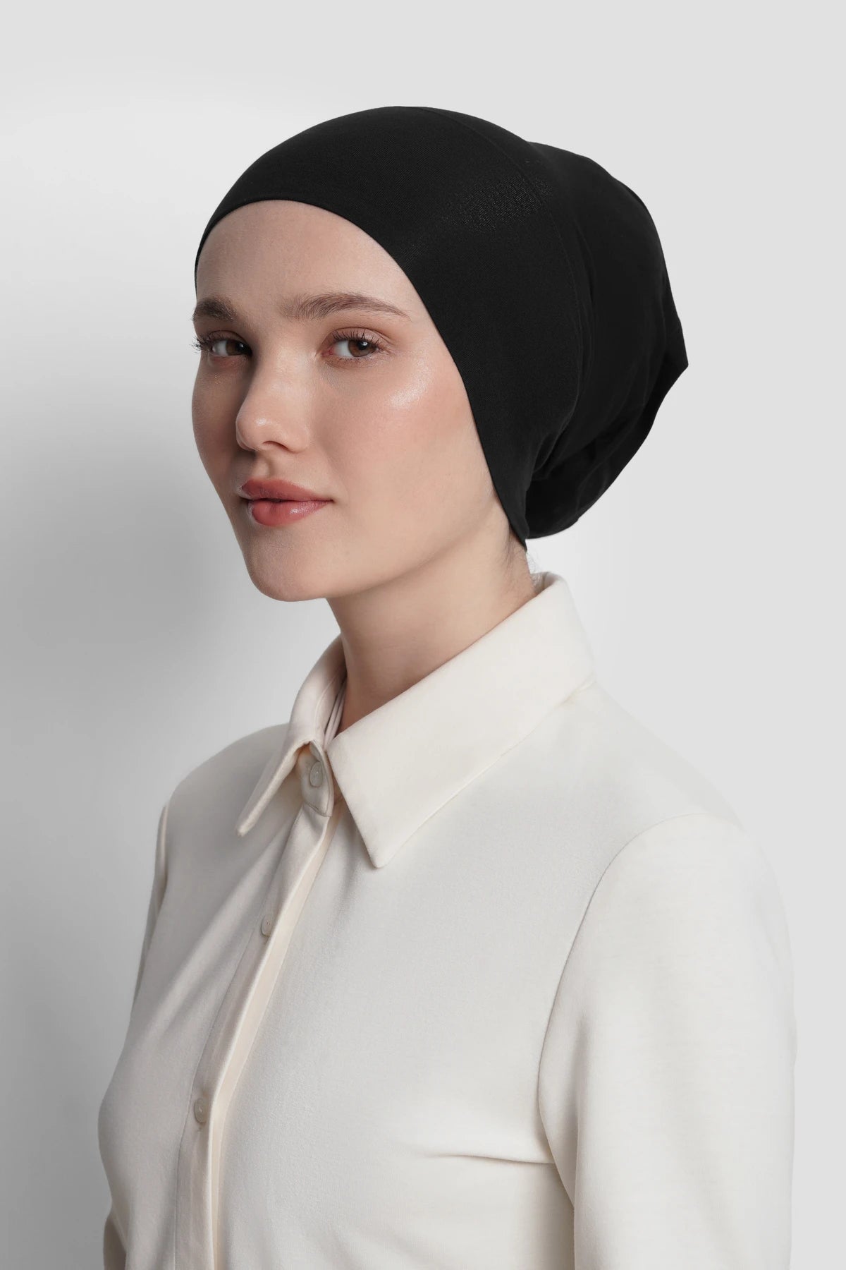 cap inner in blck by buttonscarves side view