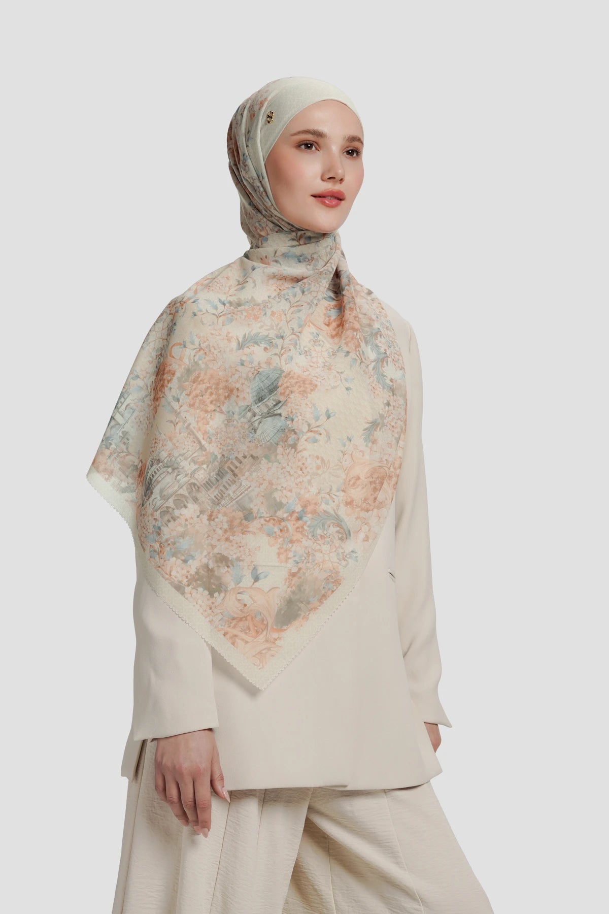 istanbul tie back shawl in dallah by buttonscarves style look