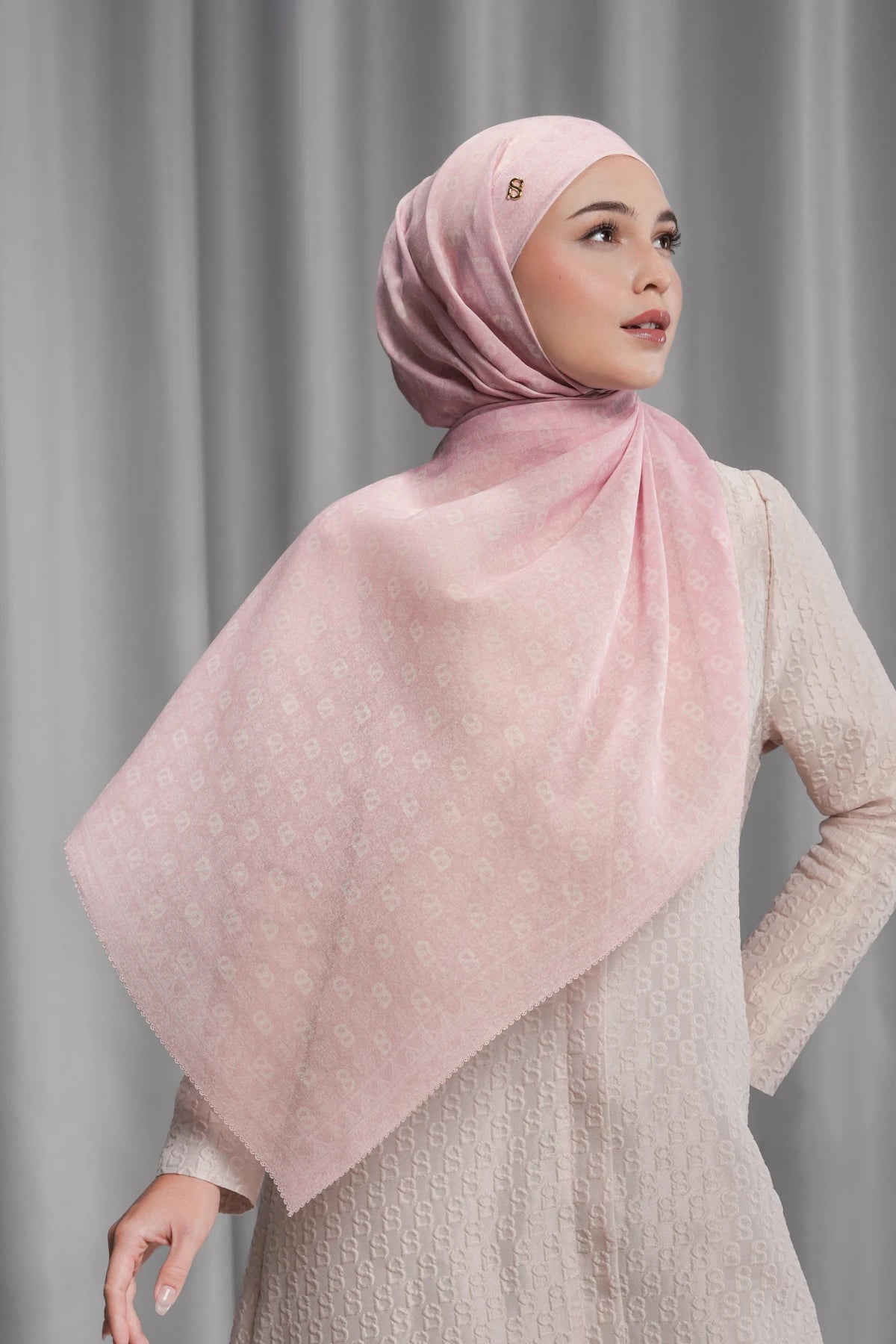 songket tie back shawl in pink beach by buttonscarves style look