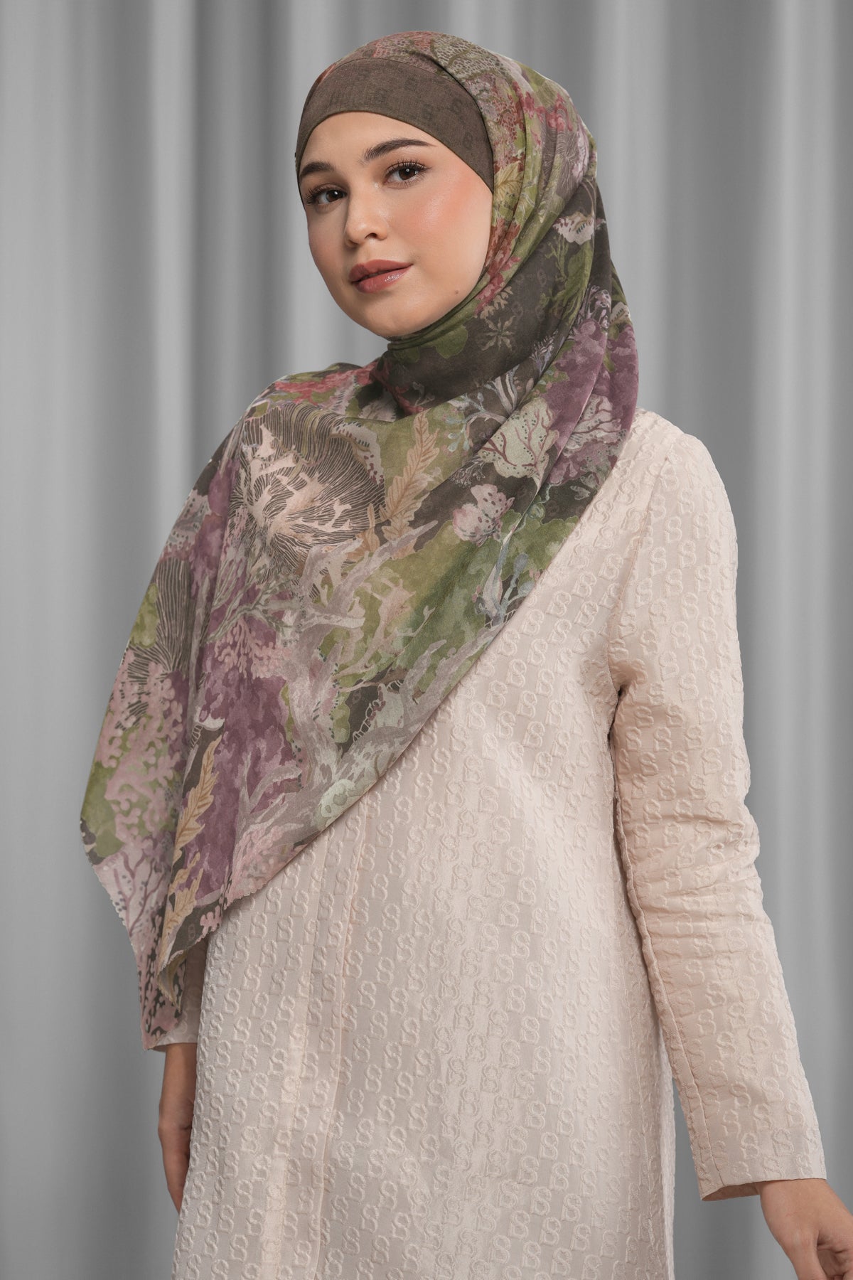 Under The Sea Tie Back Shawl - Lionfish