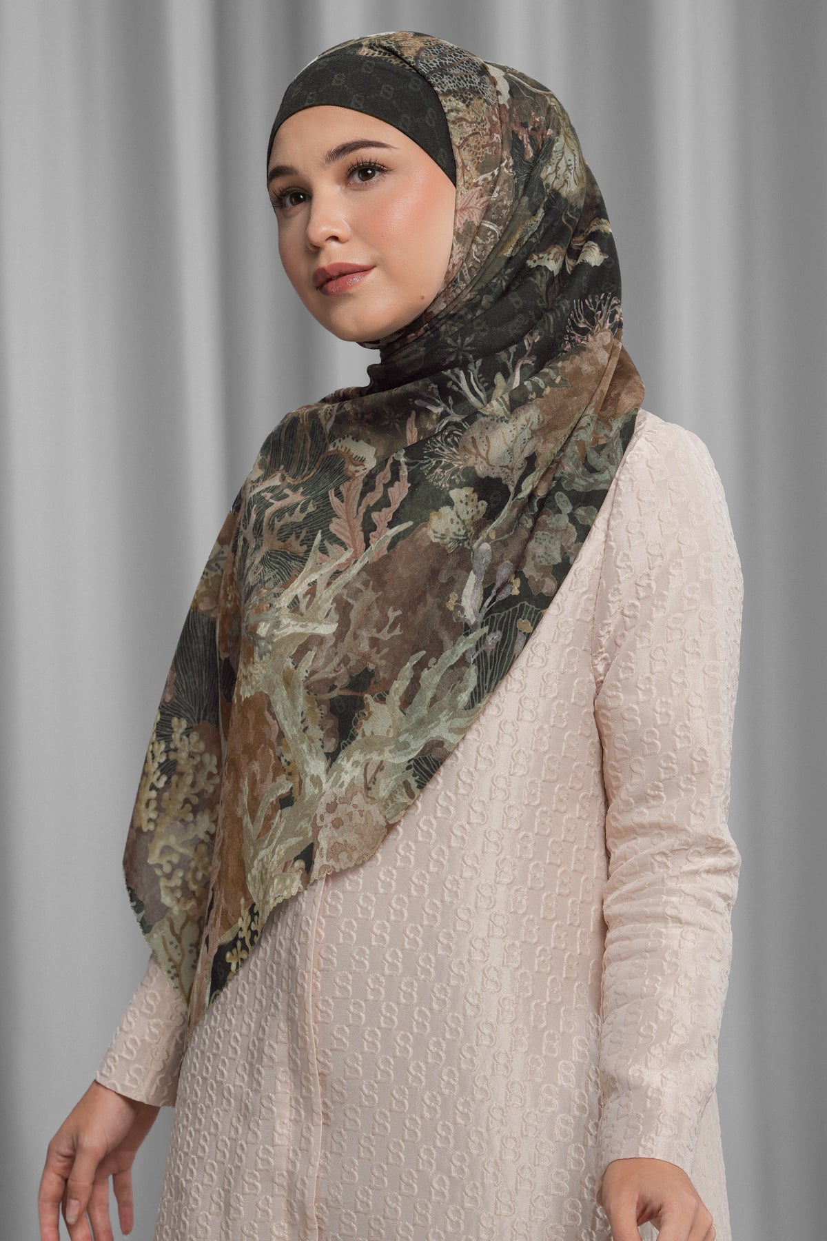 Under The Sea Tie Back Shawl - Orca