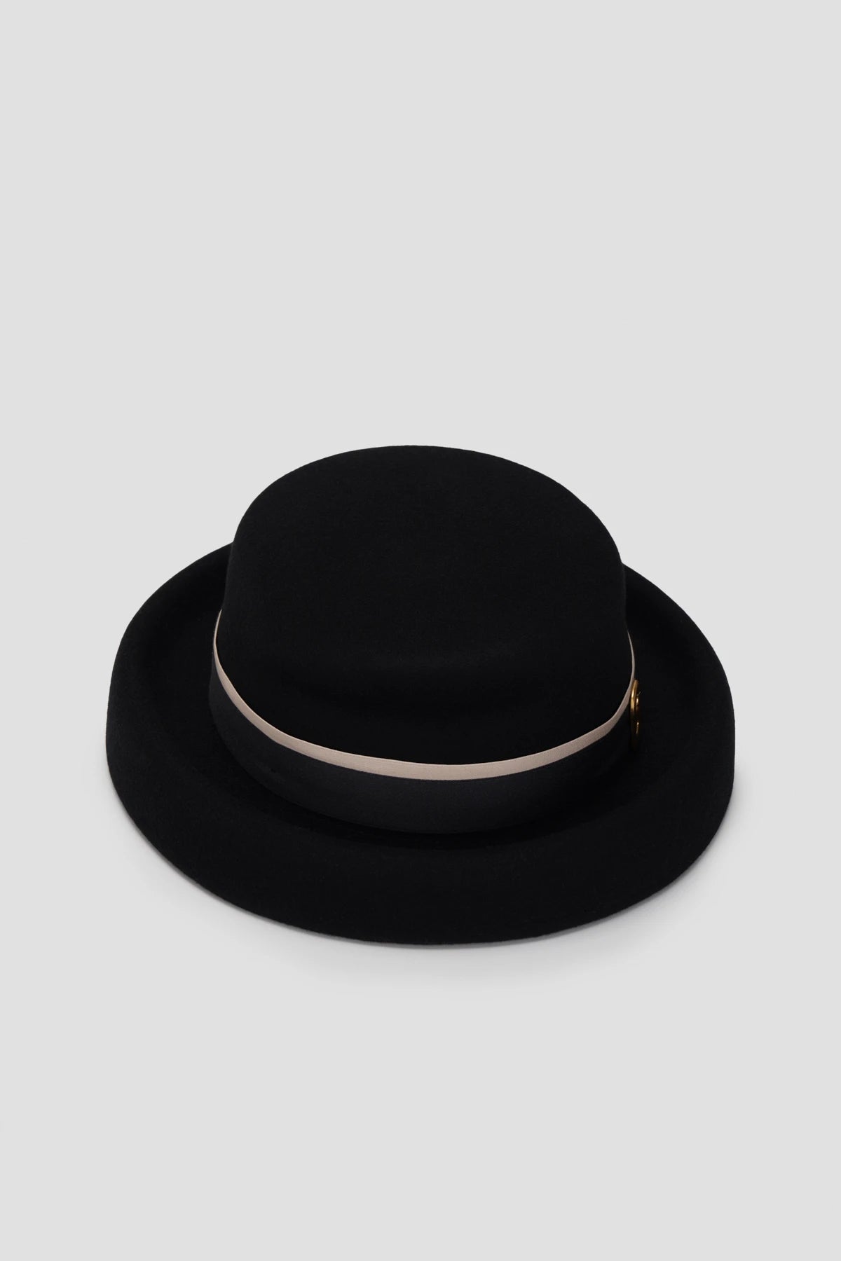 vera hat in black by buttonscarves back view