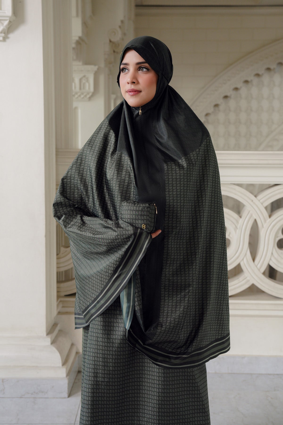 Linka Two Tone Capsule Prayer Robe - Coal