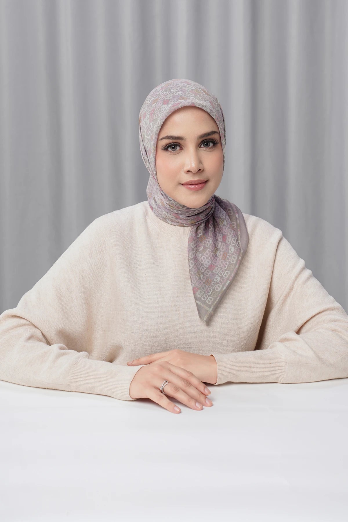 Nagita Square - Quiet Grey