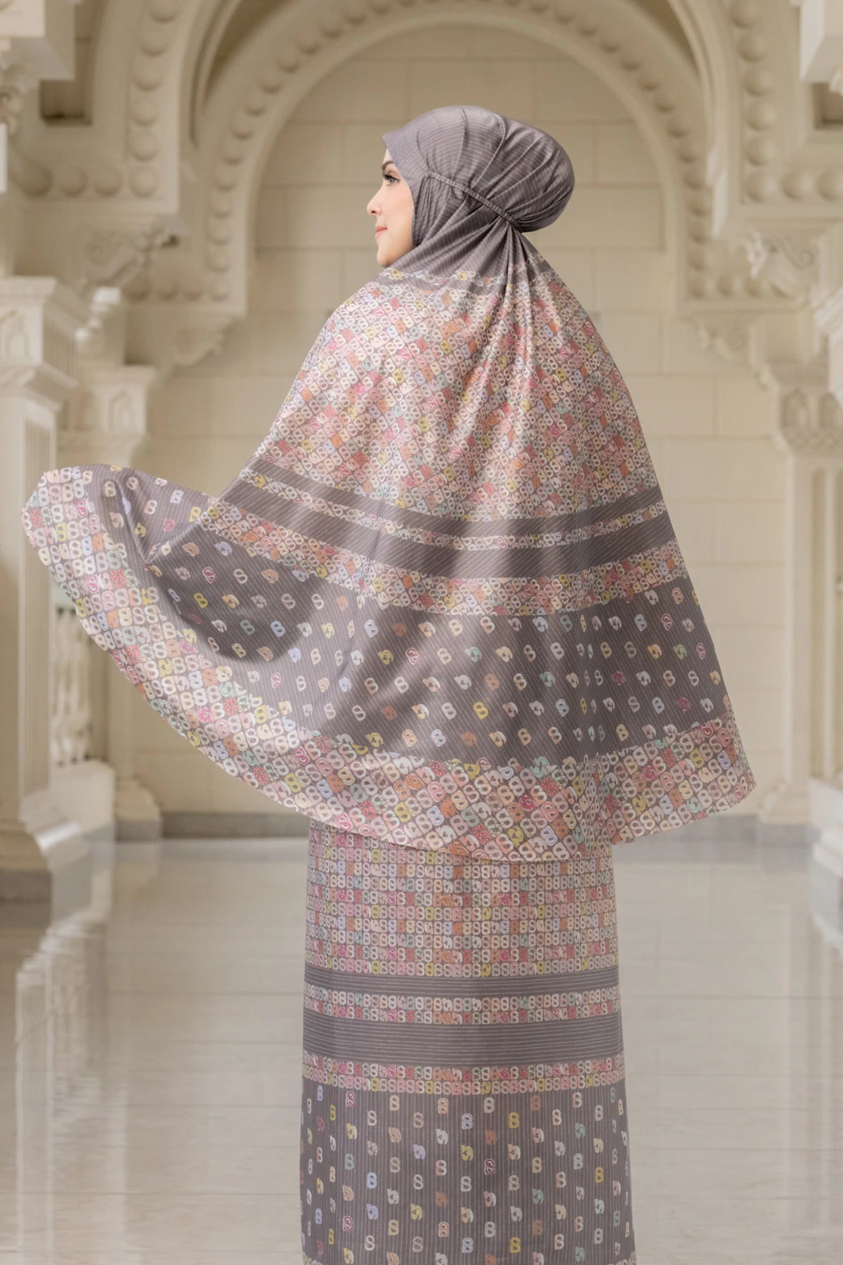 Nagita Capsule Prayer Robe - Chestnut