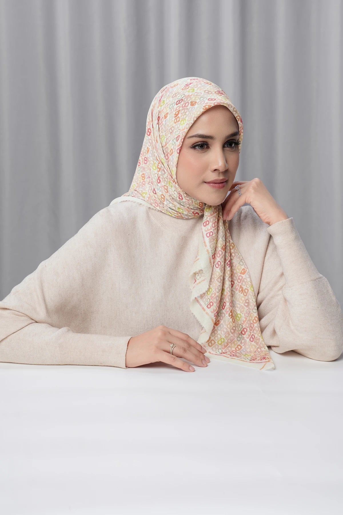 Nagita Square - True White