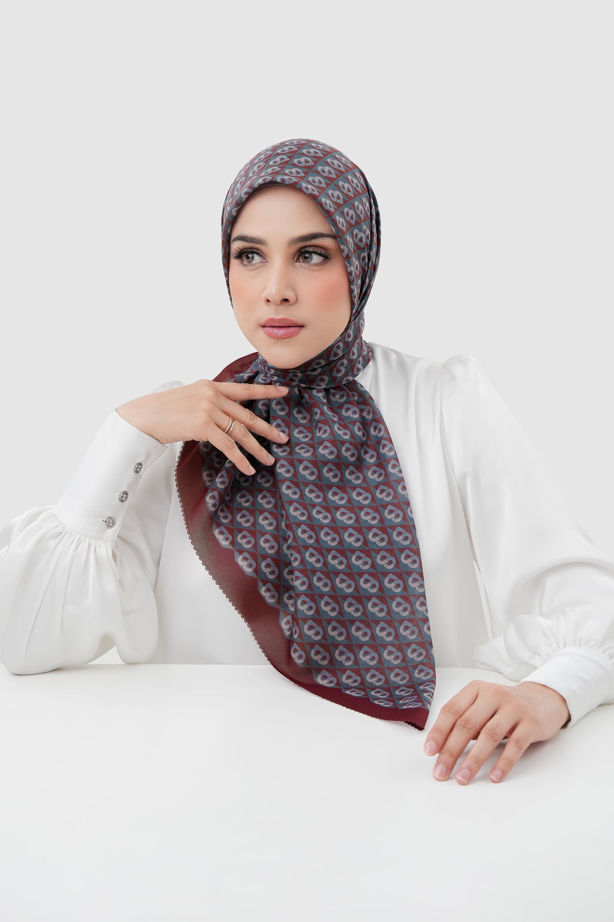 Prism Square - Red Velvet