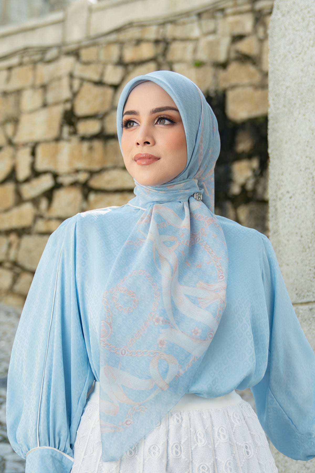 Signature Chain Square - Whisper