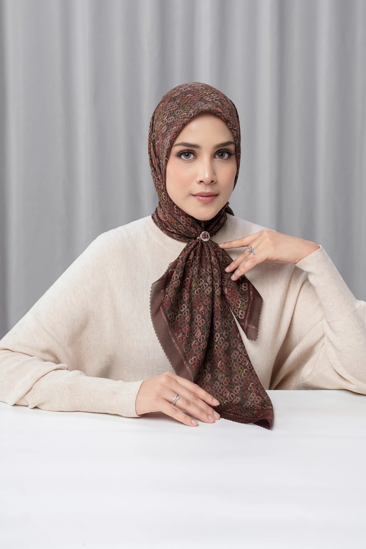 Nagita Square - Mahogany