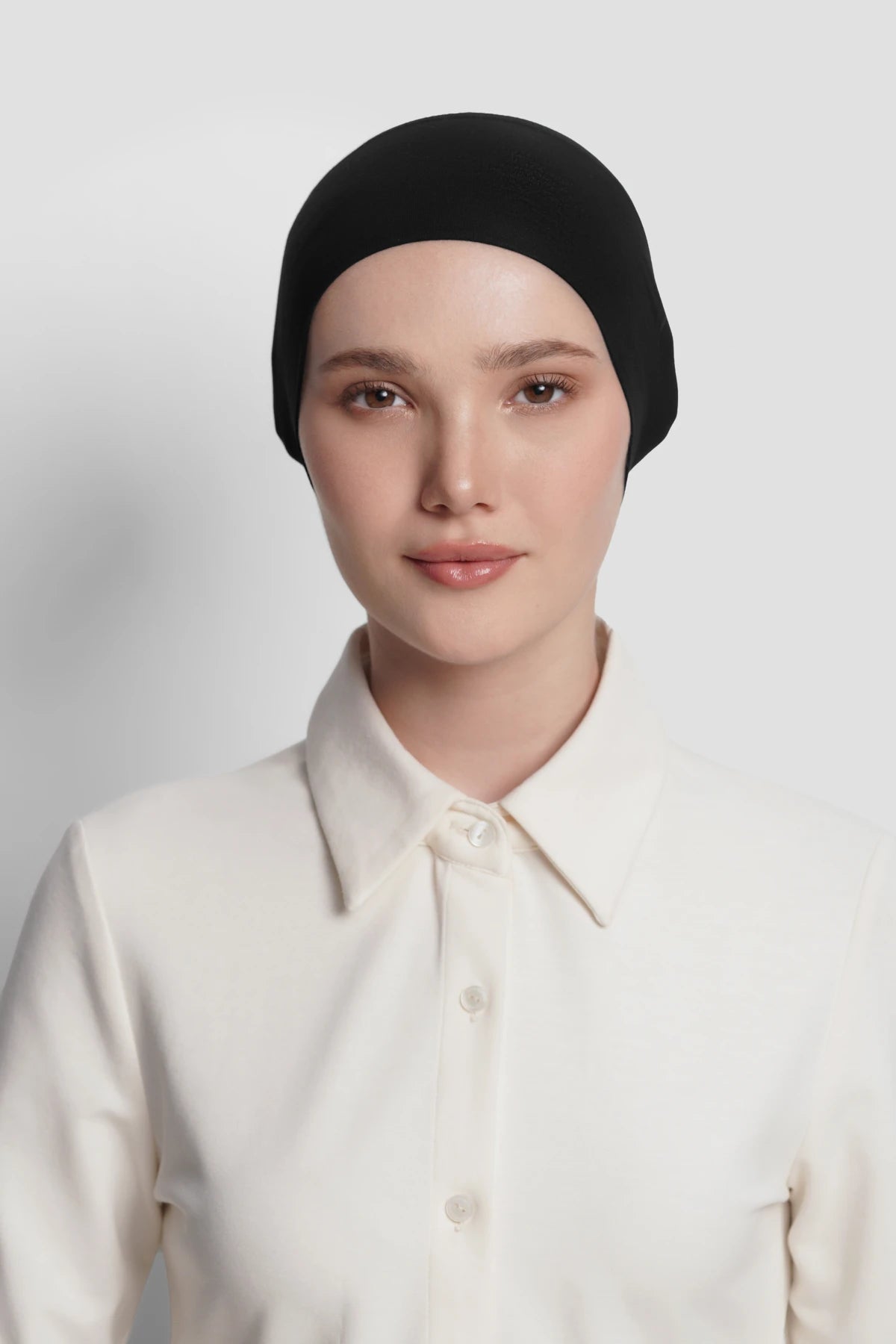 cap inner in blck by buttonscarves front view