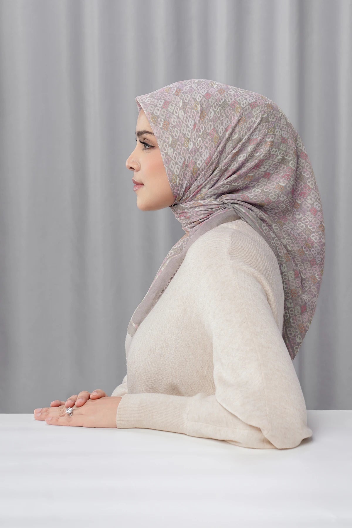 Nagita Square - Quiet Grey