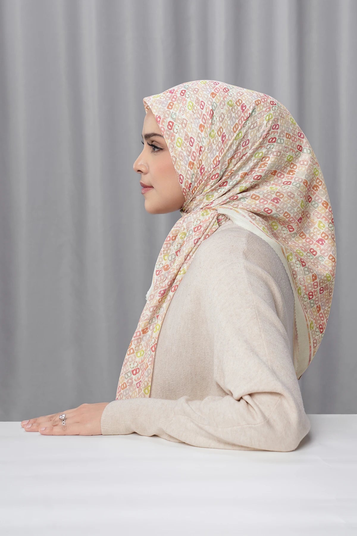 Nagita Square - True White