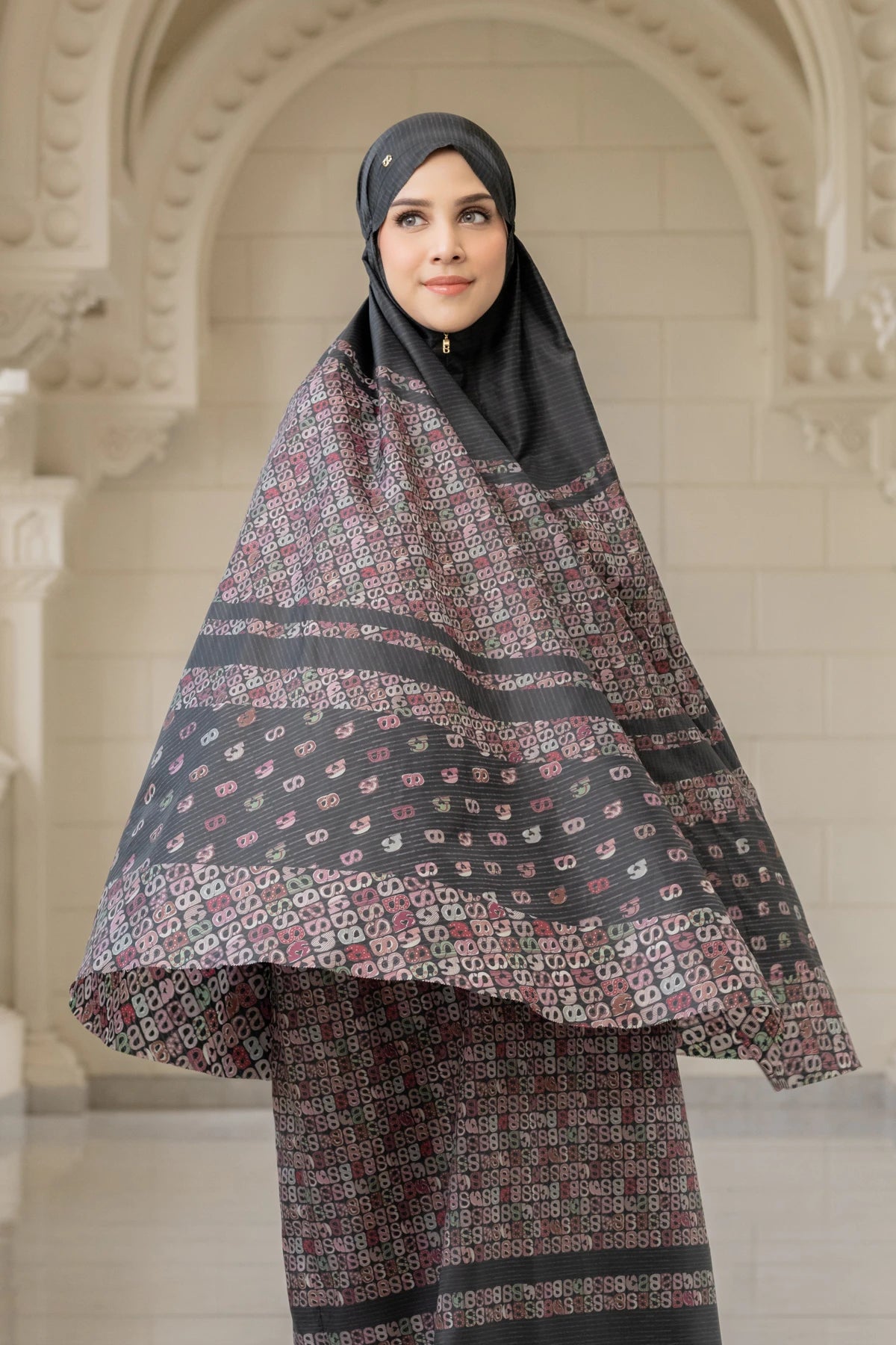Nagita Capsule Prayer Robe - Noir