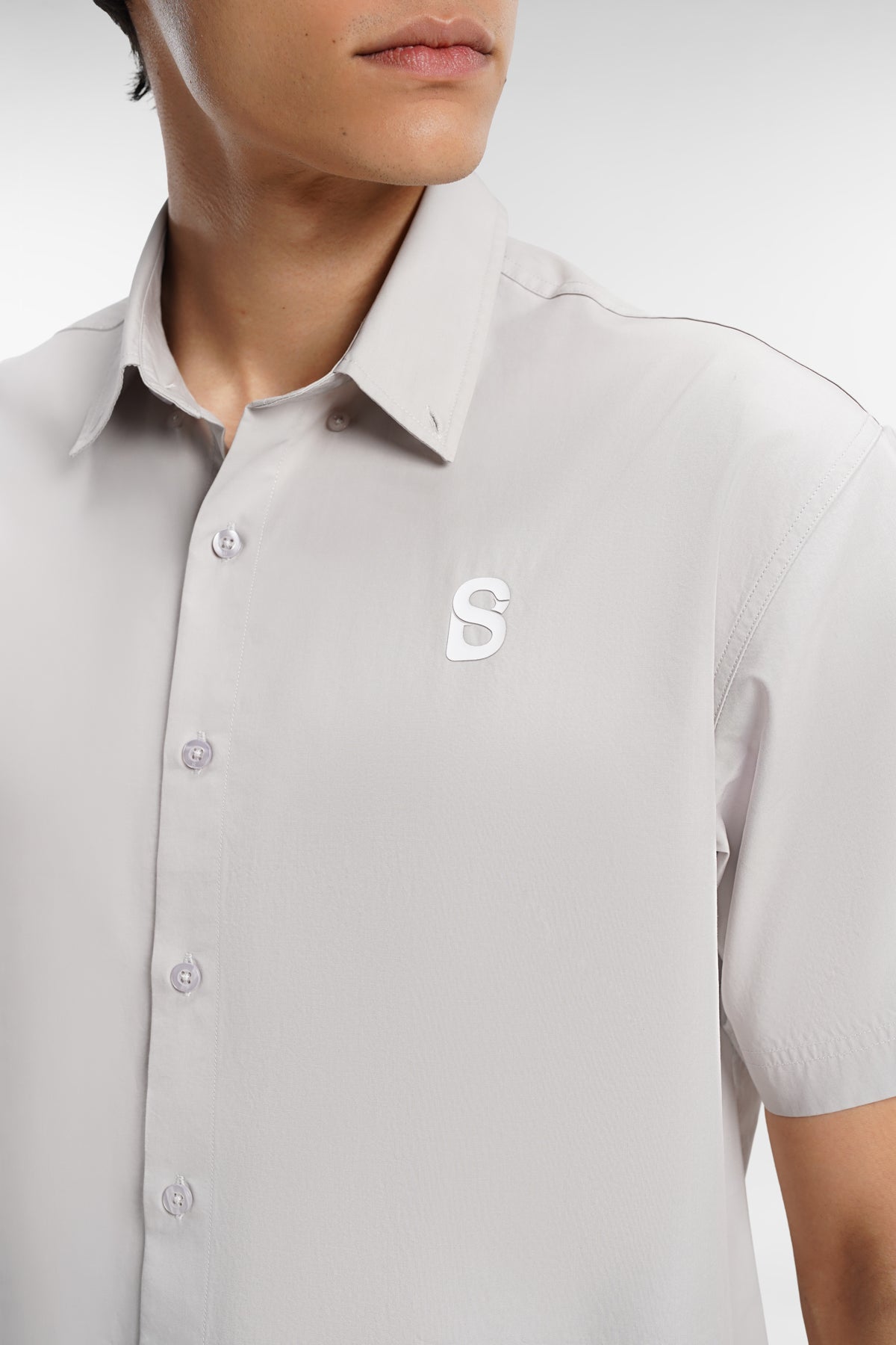 everyday men short sleeve shirt in grey by buttonscarves with embroidered signature b logo