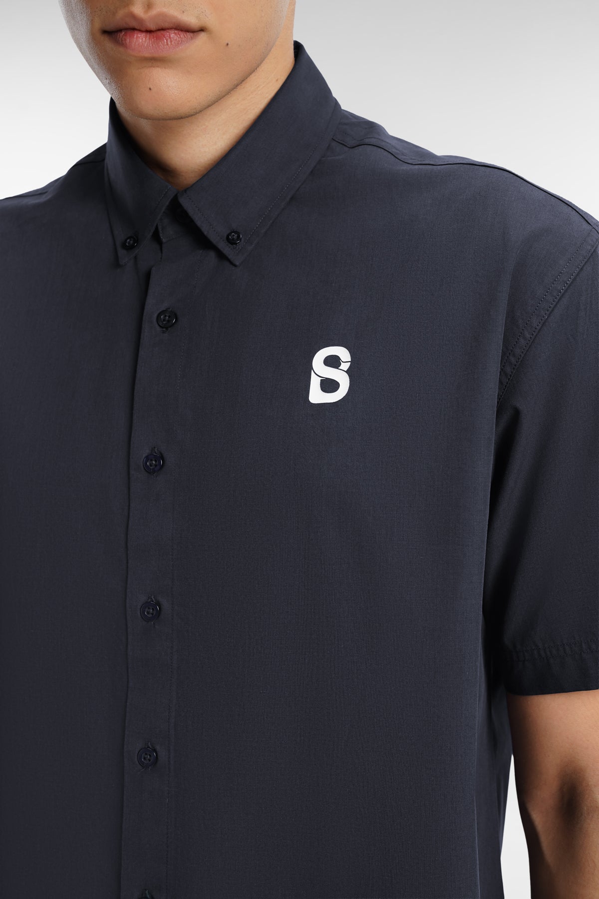 everyday men short sleeve shirt in blue by buttonscarves with embroidered B logo
