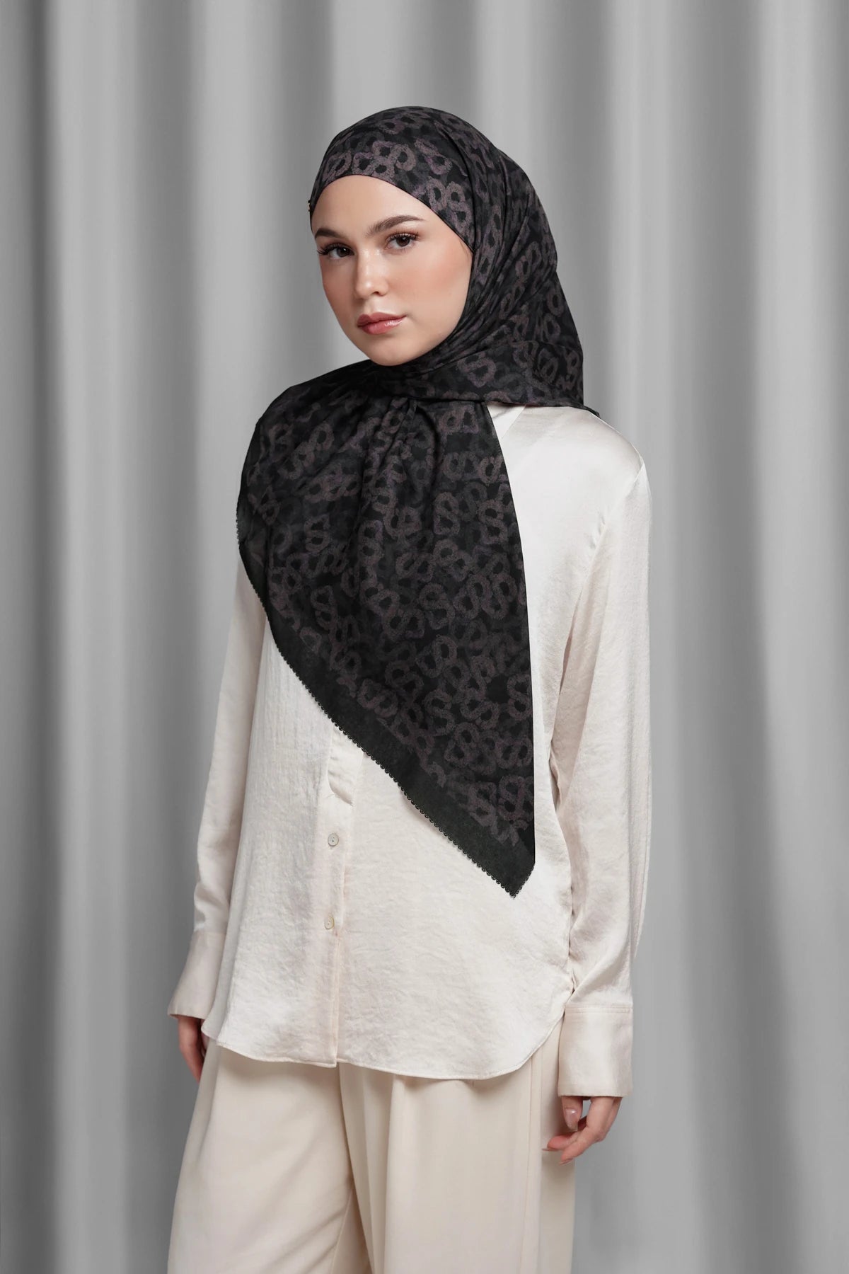 Samla de Fleur Tie Back Square - Black