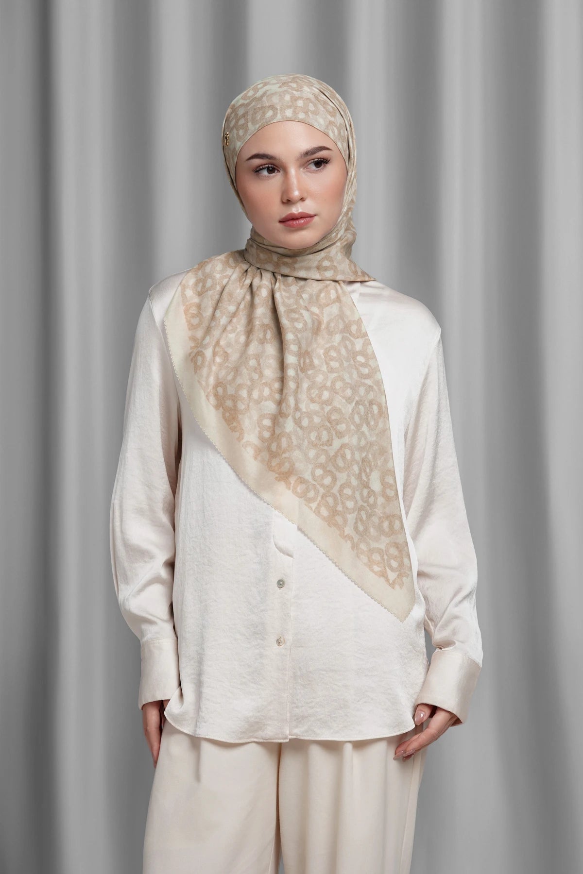 Samla de Fleur Tie Back Square - Gray Morn