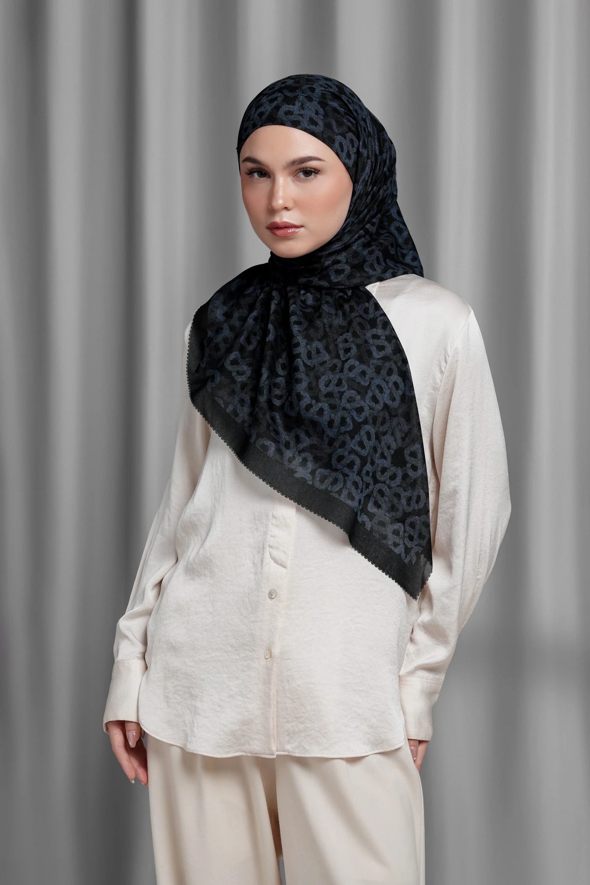Samla de Fleur Tie Back Square - Moonless Night