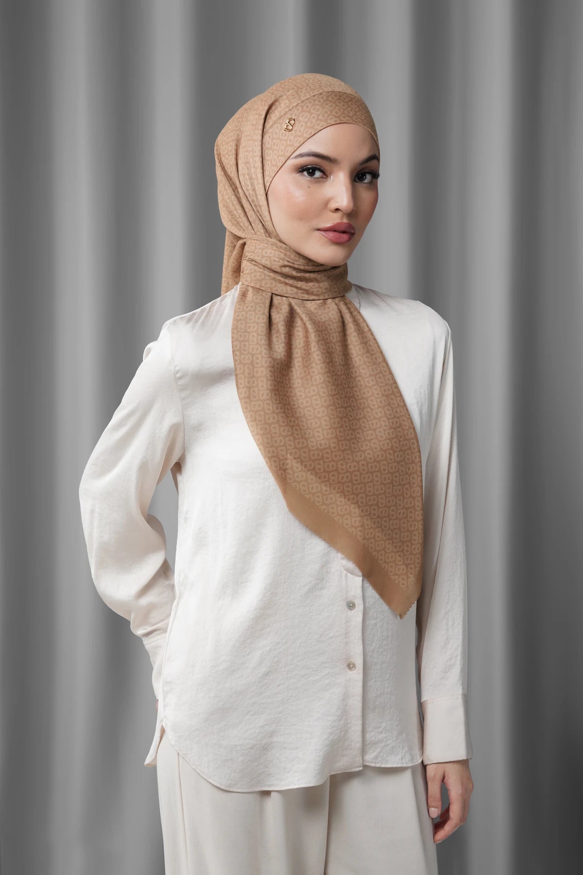 Tapis Tie Back Square - Almond