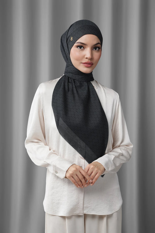 Tapis Tie Back Square - Caviar