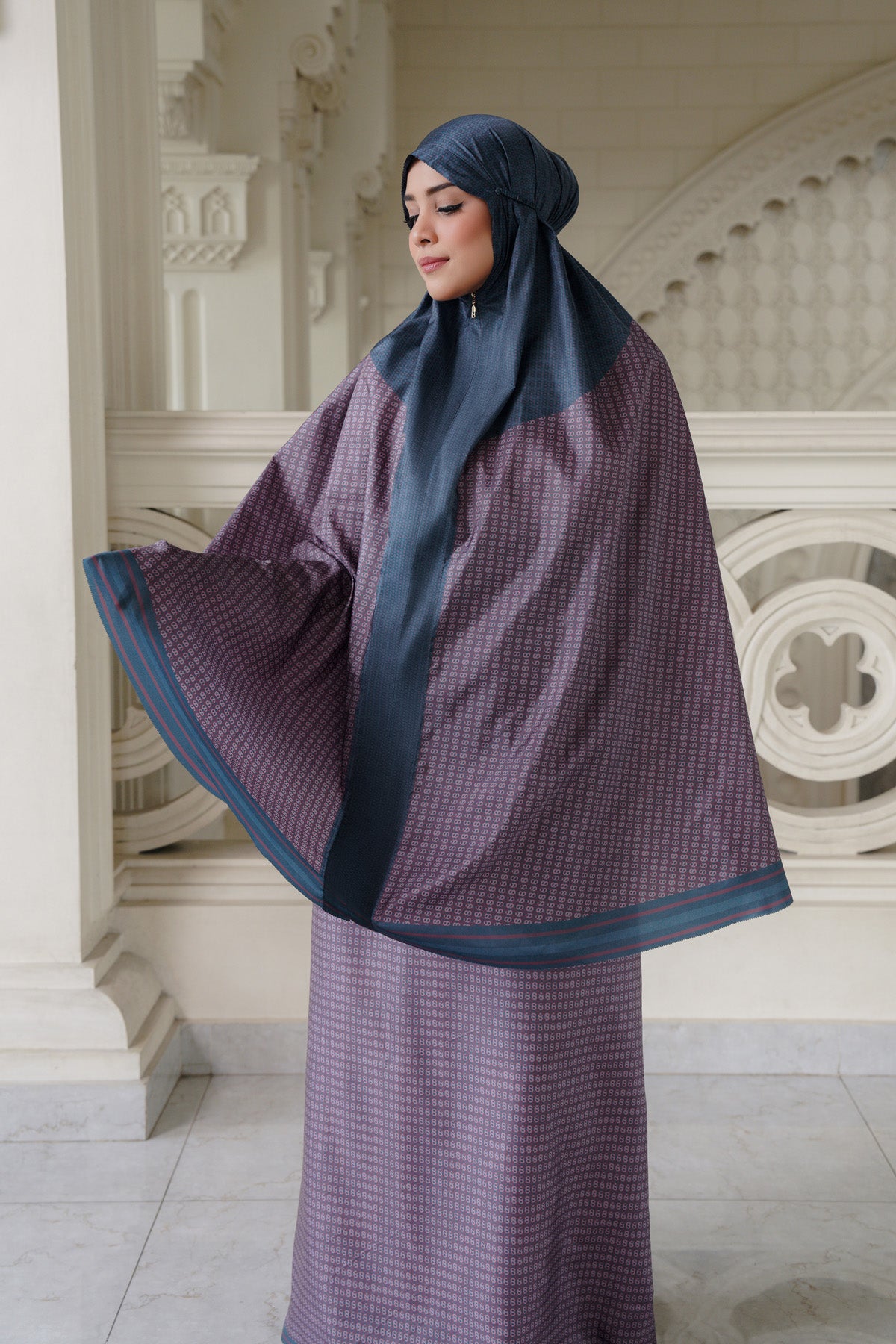 Linka Two Tone Capsule Prayer Robe - Berry