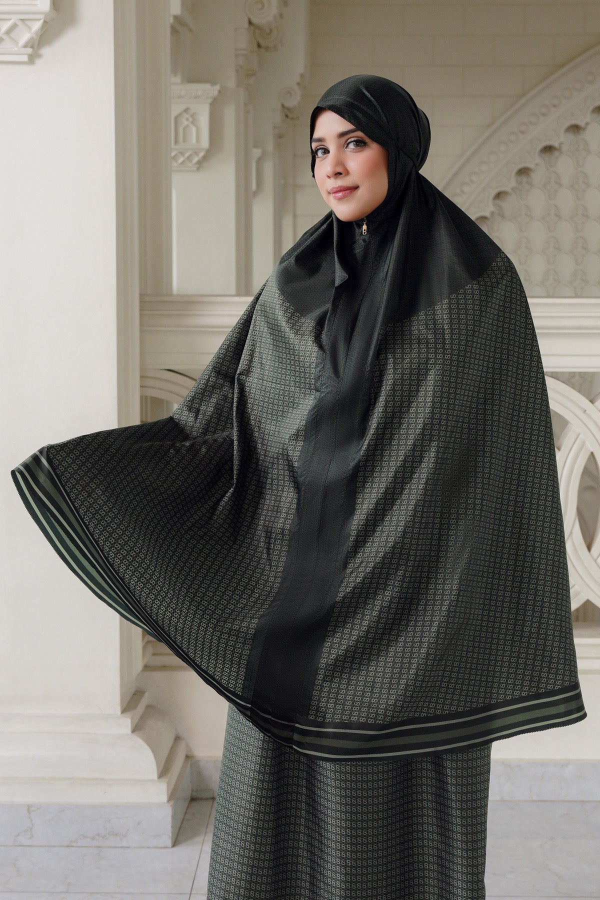 Linka Two Tone Capsule Prayer Robe - Coal