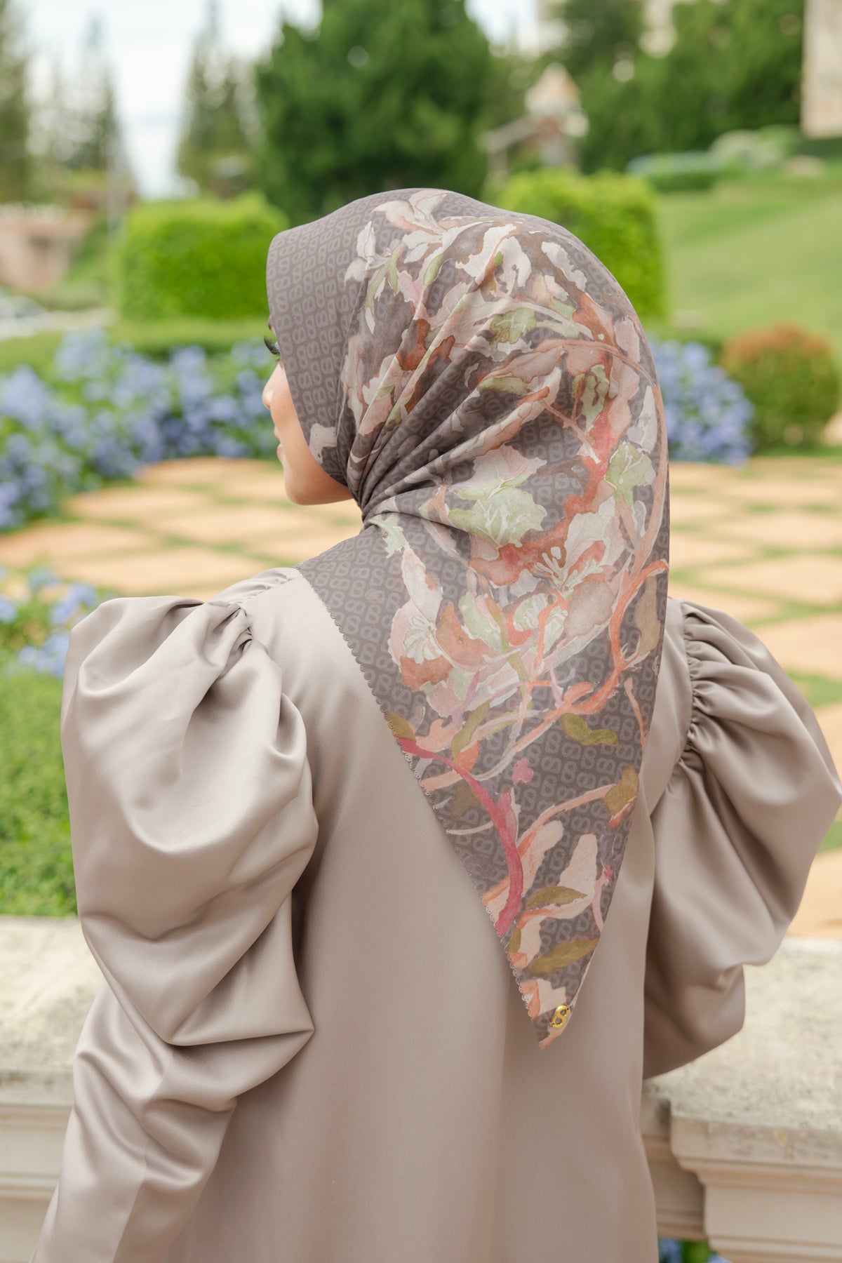 Velmora Square - Brush