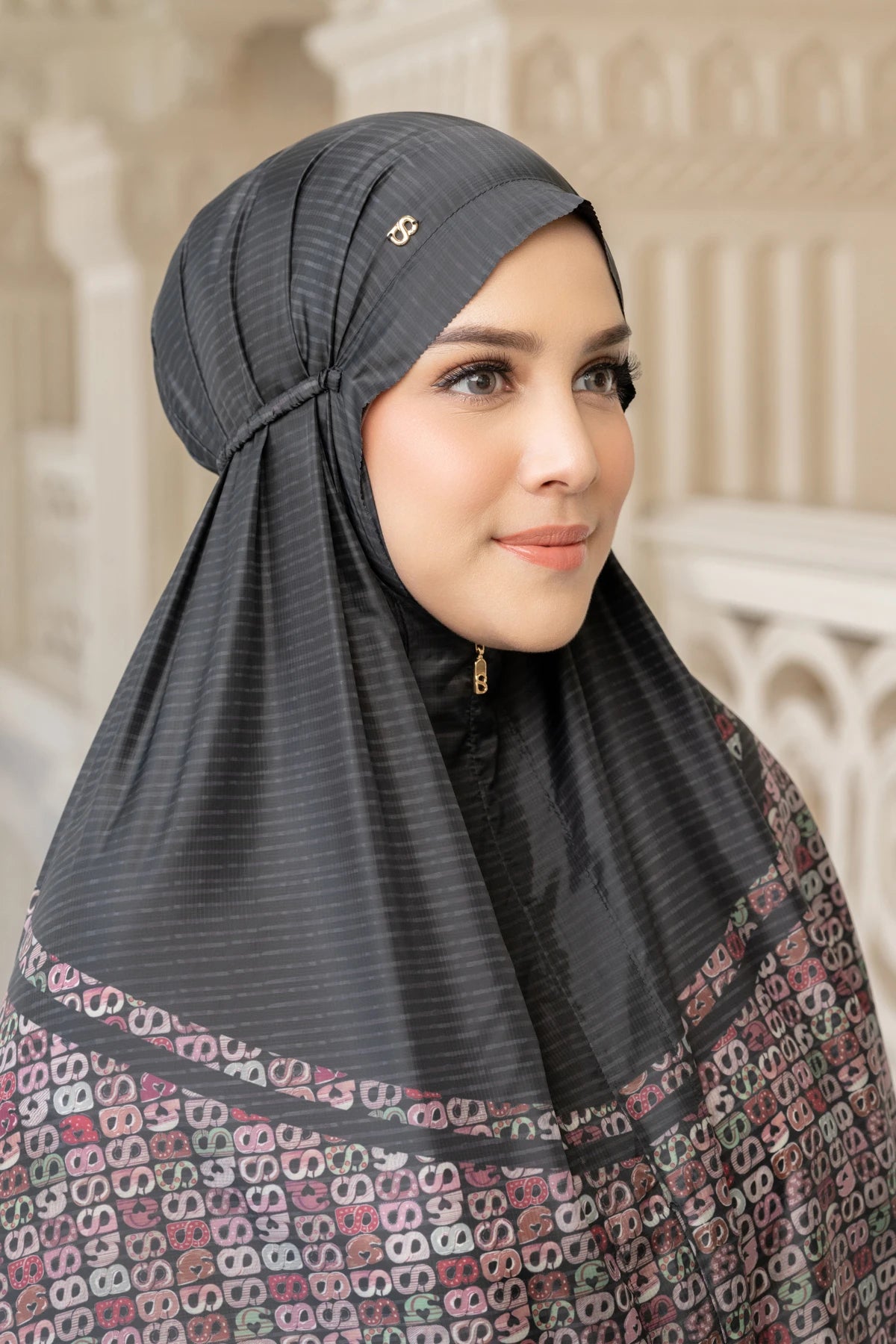 Nagita Capsule Prayer Robe - Noir