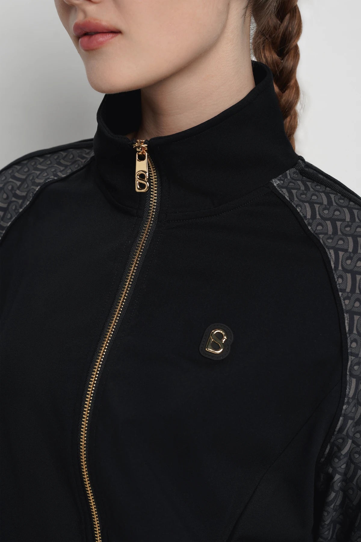 bimu shield jacket in black by buttonscarves zipper opening detail