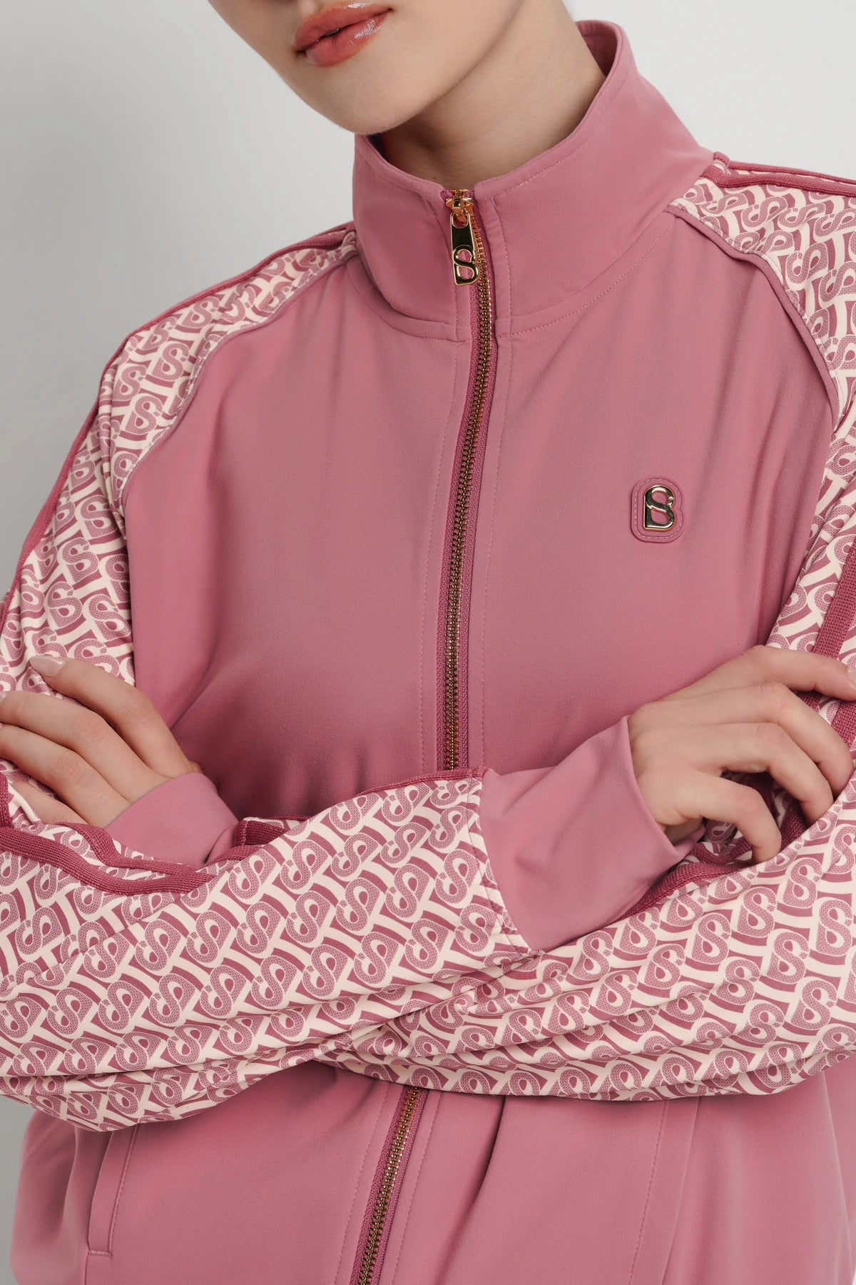bimu shield jacket in mauvewood by buttonscarves zipper opening detail