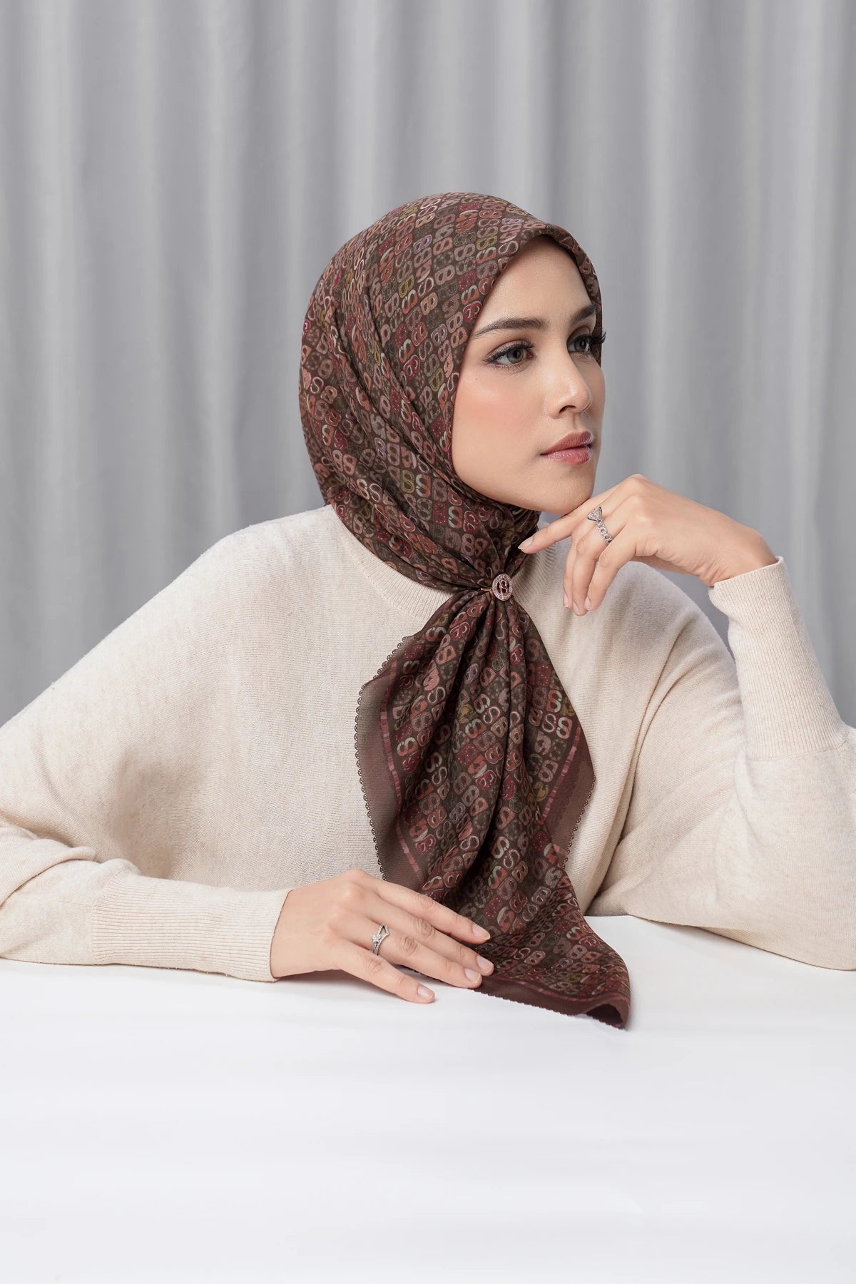 Nagita Square - Mahogany