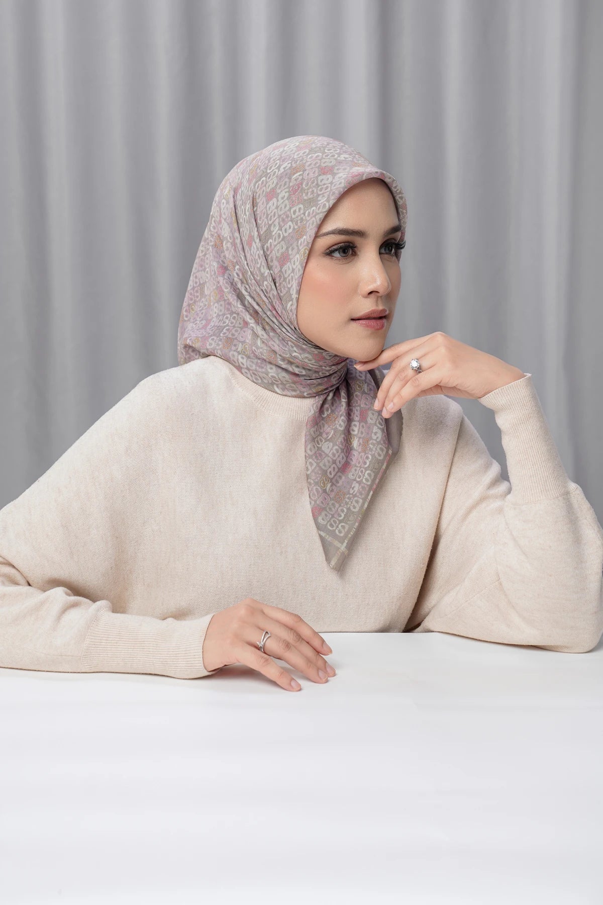 Nagita Square - Quiet Grey