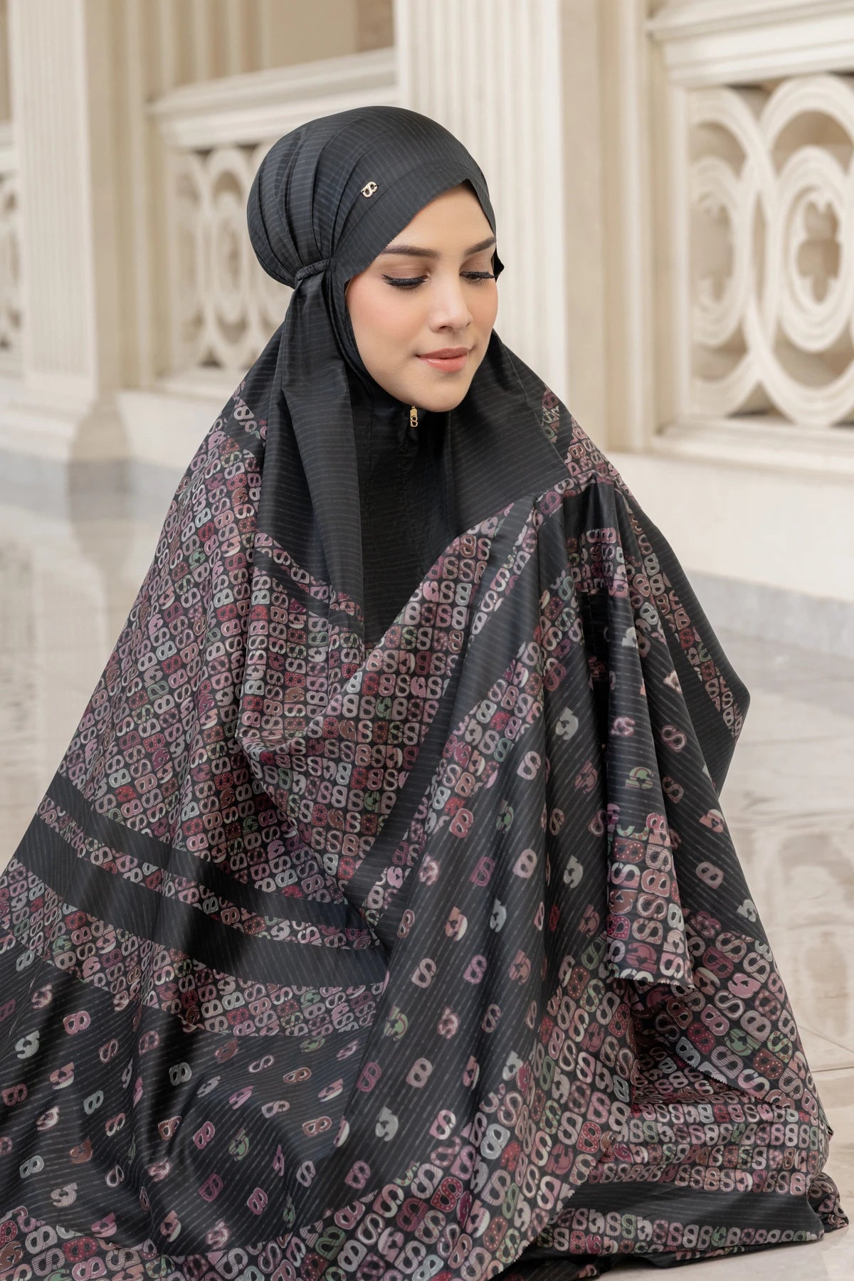 Nagita Capsule Prayer Robe - Noir