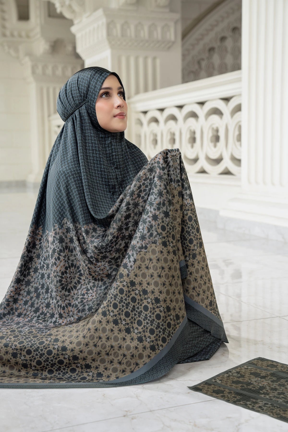 Haramain 2 Prayer Robe - Dates