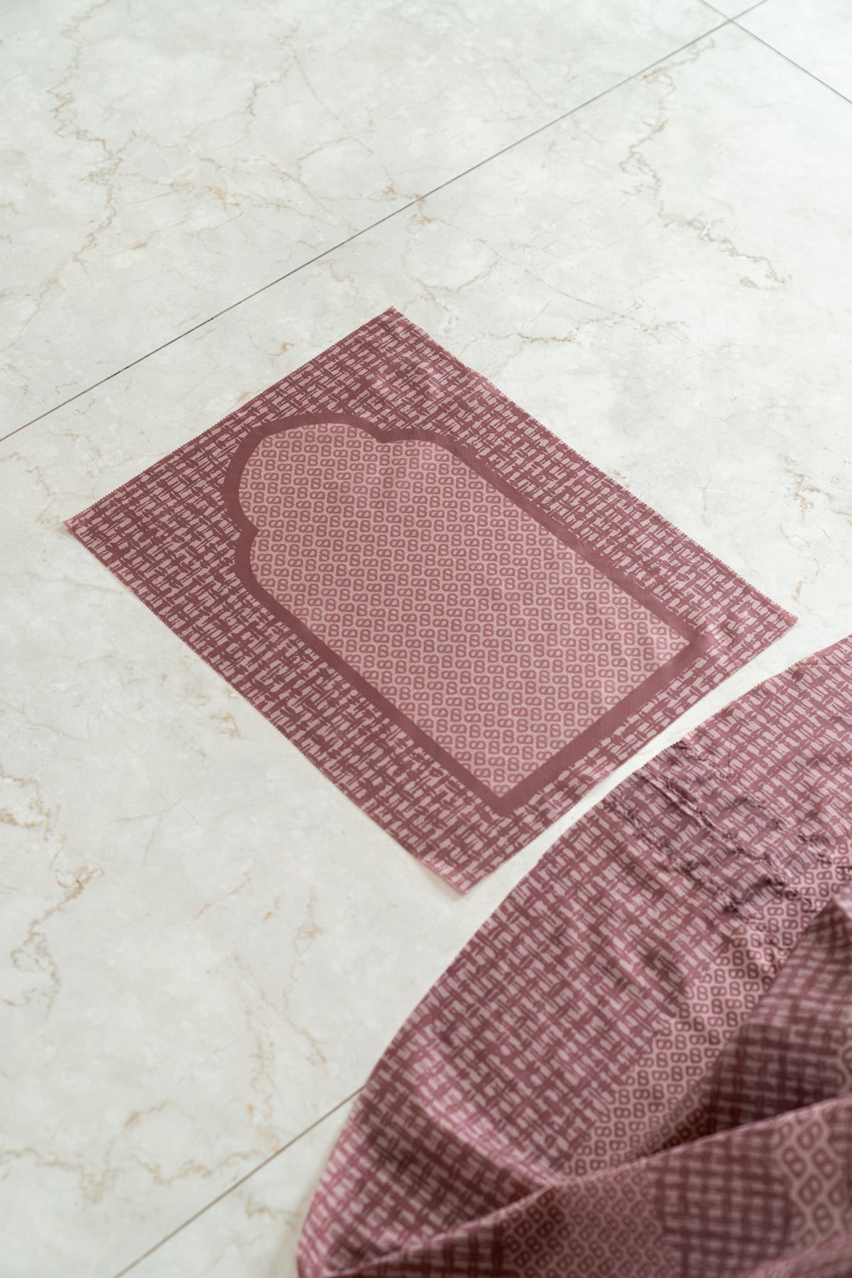 Tapis Abstre Capsule Prayer Robe - Redwood