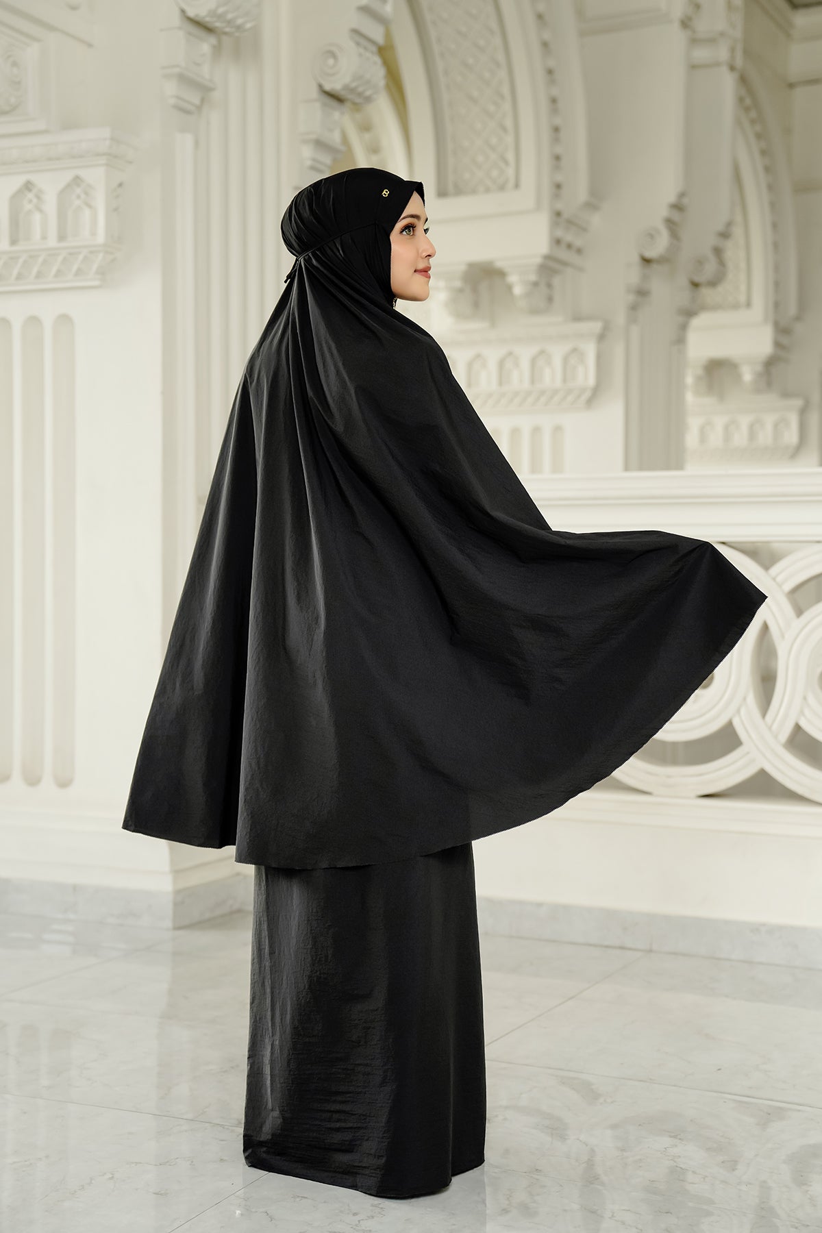Capsule Prayer Robe - Black