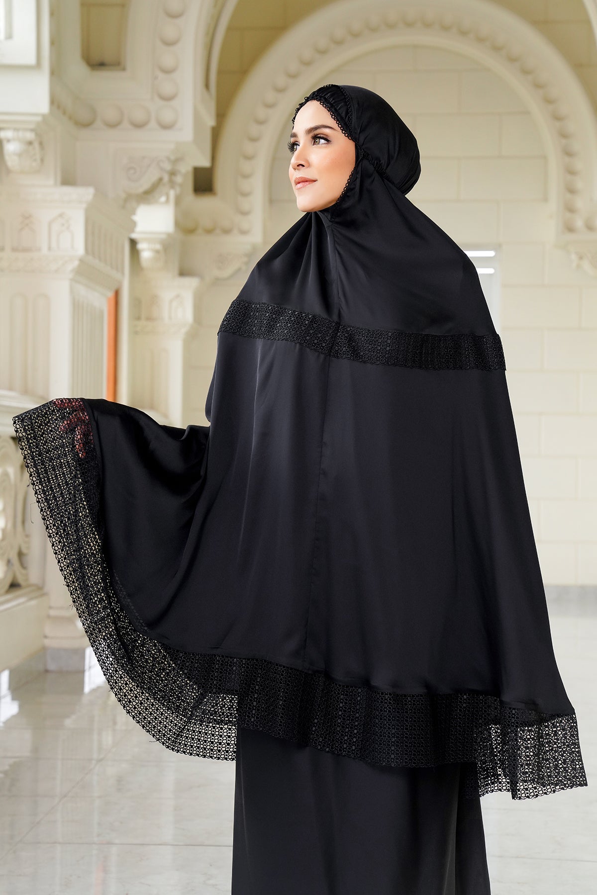 Lavish Prayer Robe - Black